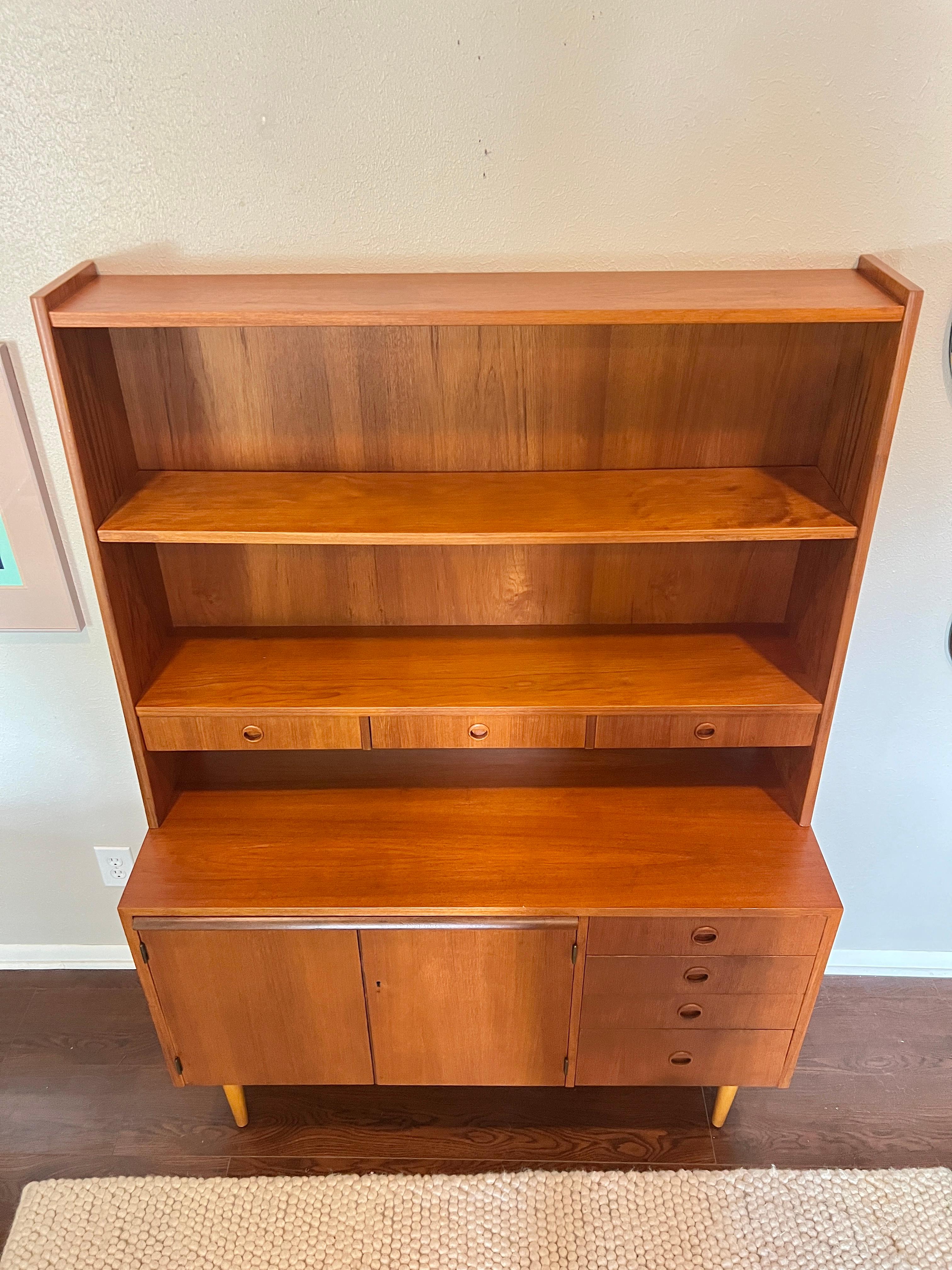 Vintage Mid-Century Modern Teak Hutch with a Pullout Desk 11