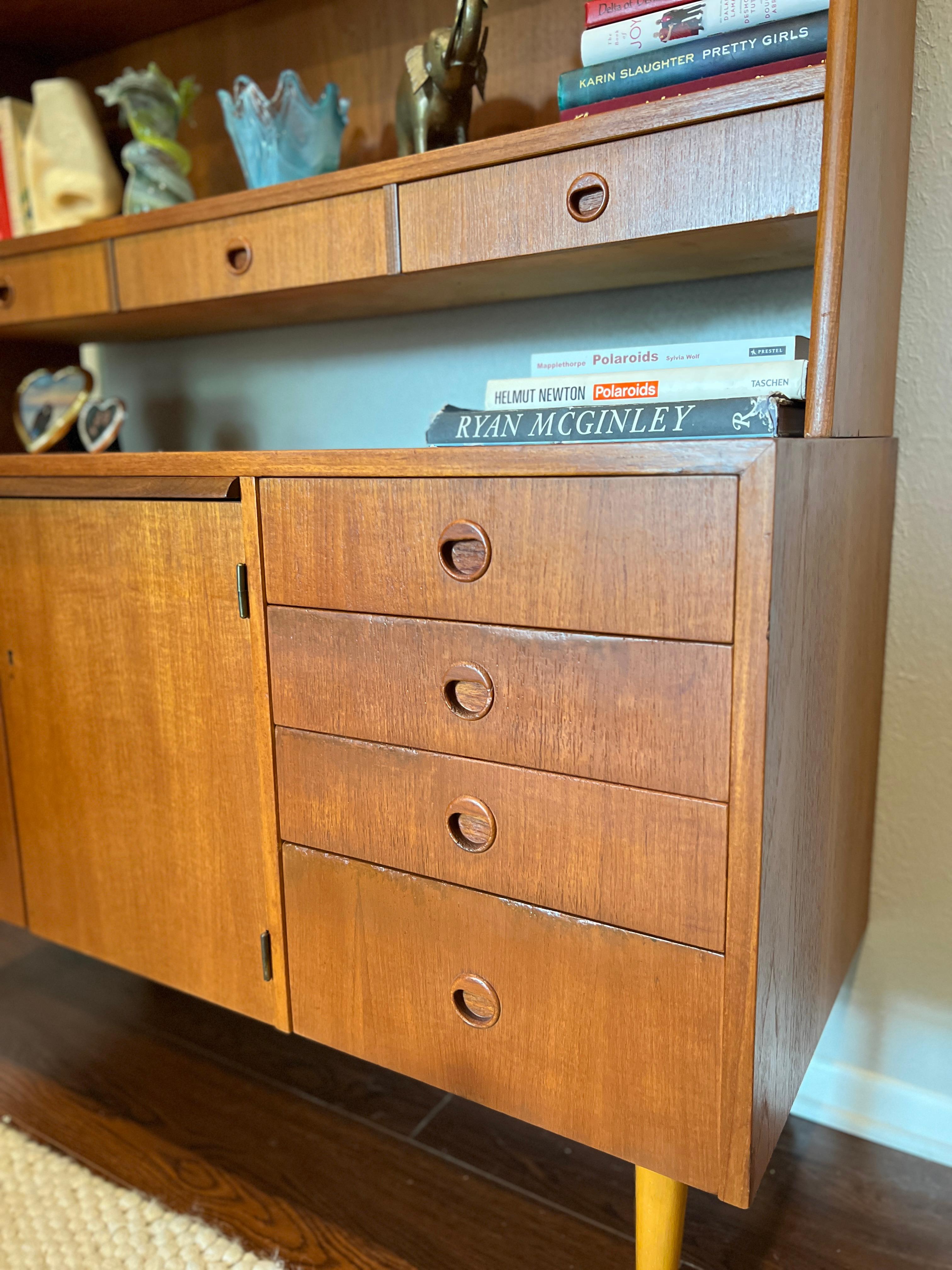 Vintage Mid-Century Modern Teak Hutch with a Pullout Desk In Good Condition In Houston, TX