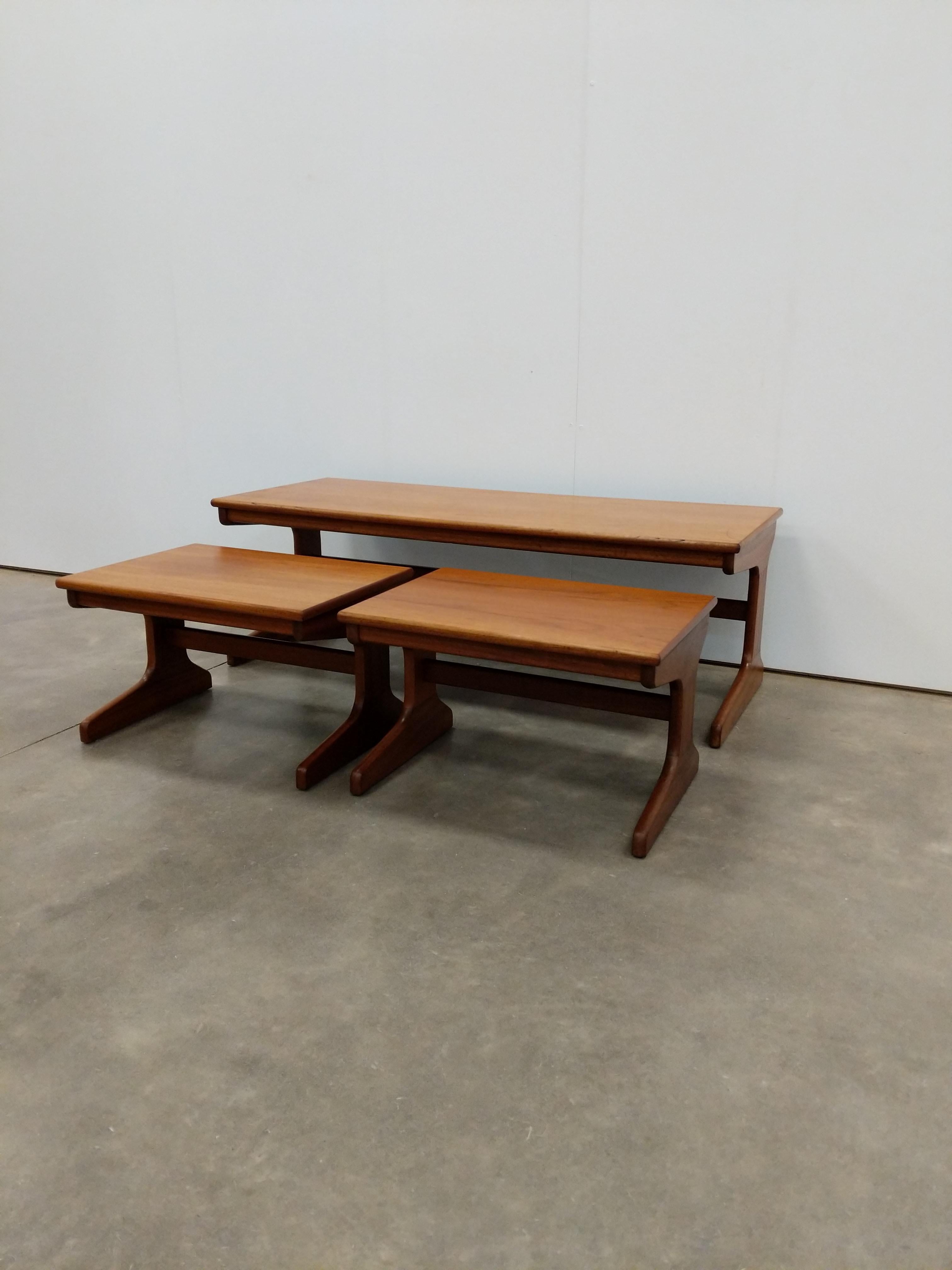 Set of 3 authentic vintage mid century modern teak nesting tables.

By Portwood Furniture.

This set is in very good condition overall with few signs of age-related wear (see photos).

If you would like any additional details, please contact