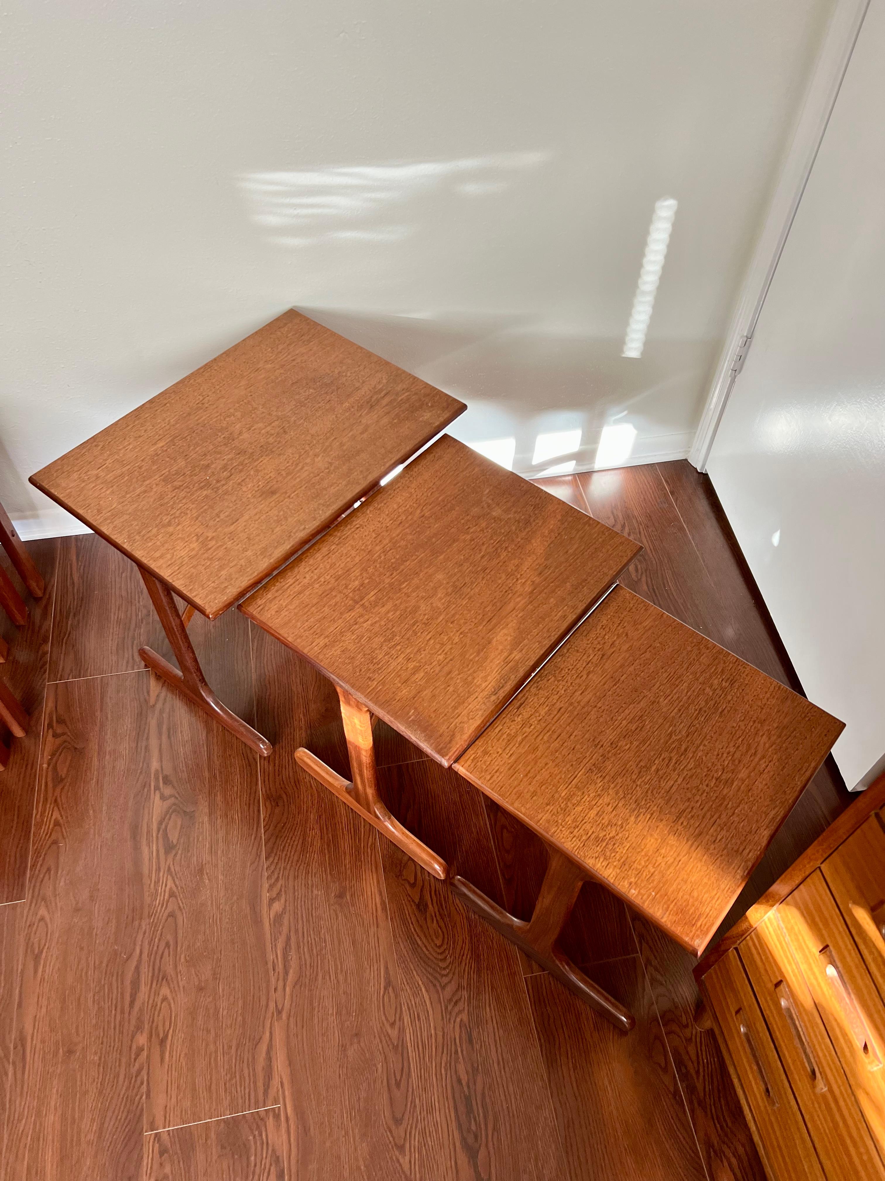 Nesting tables are so useful and stylish, which is why I always carry at least one set! A curvy set by G plan and is in very good original condition. 

Dimensions: 
G plan: 21” H x 23” W x 16” D.
  