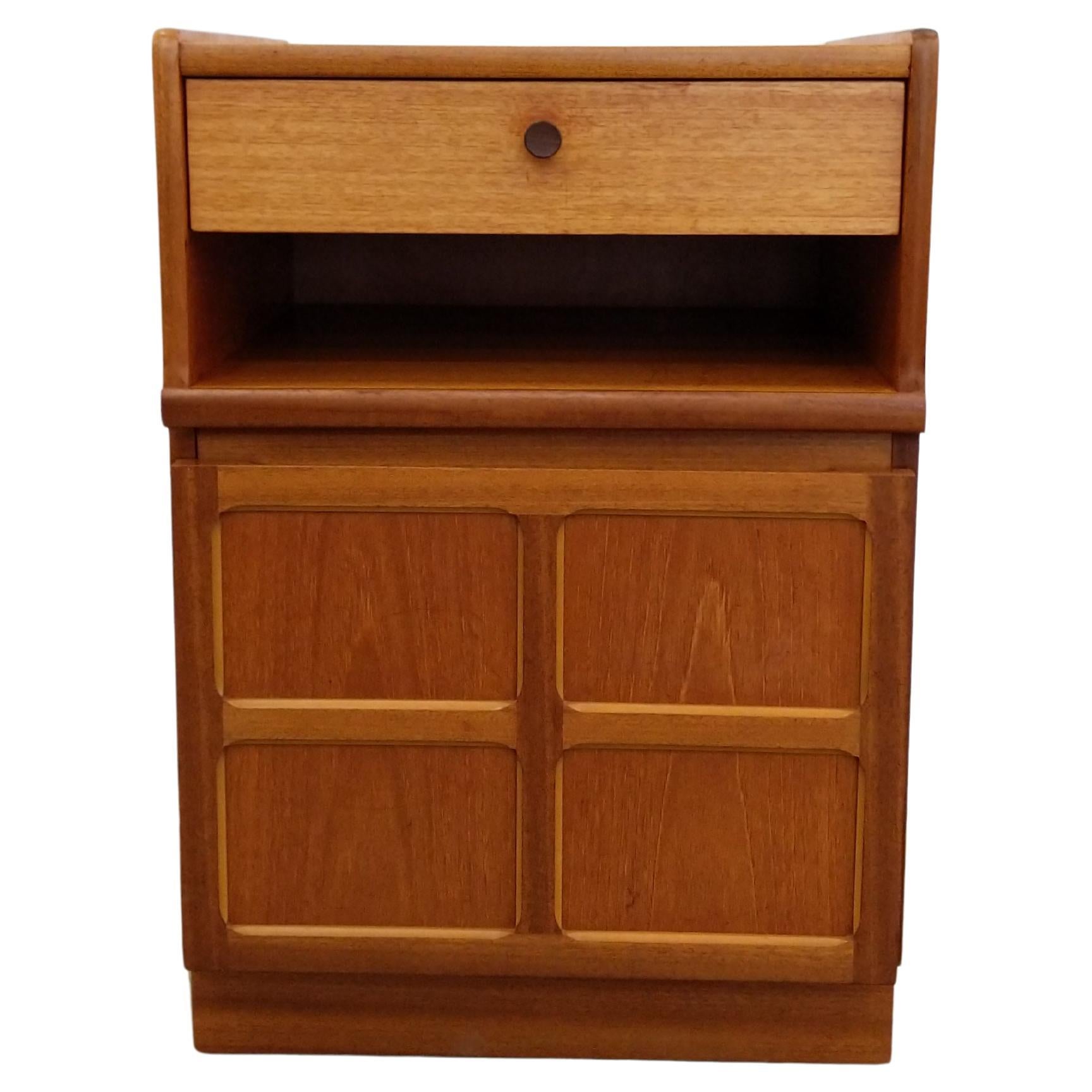 Comodino vintage in teak del Mid Century Modern di Nathan