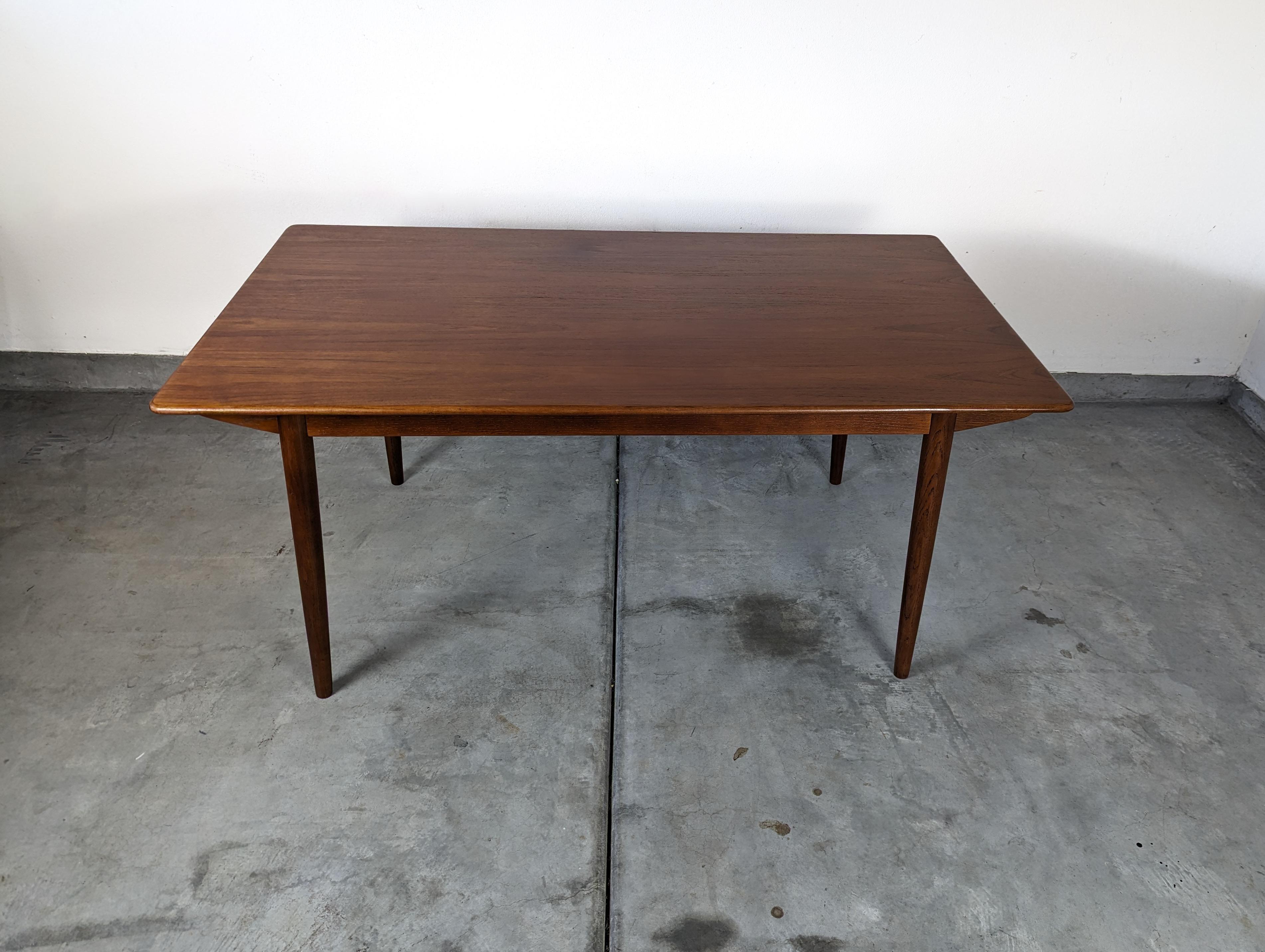 Scandinavian Modern Mid Century Danish Modern Teak & Oak Dining Table by Slagelse, c1960s For Sale