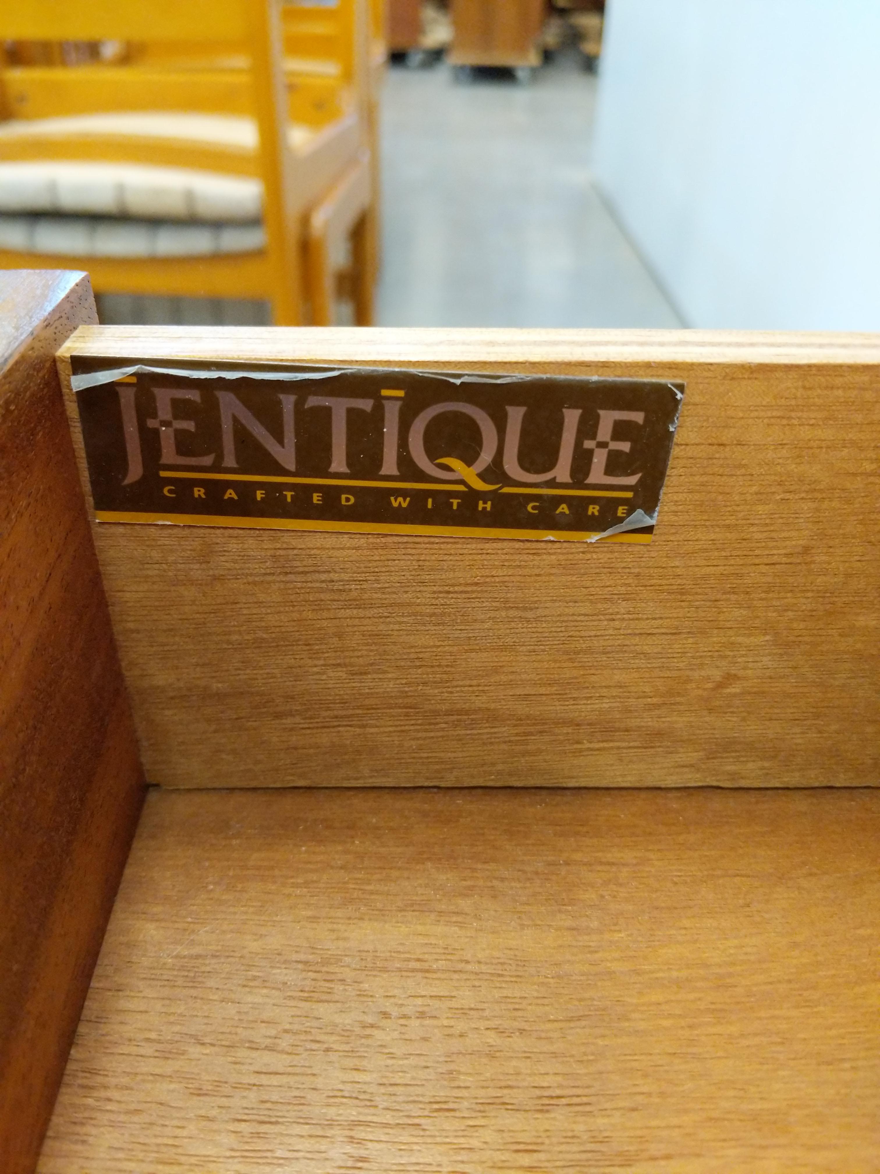 Vintage Mid Century Modern Teak Sekretär Schreibtisch von Jentique im Angebot 3