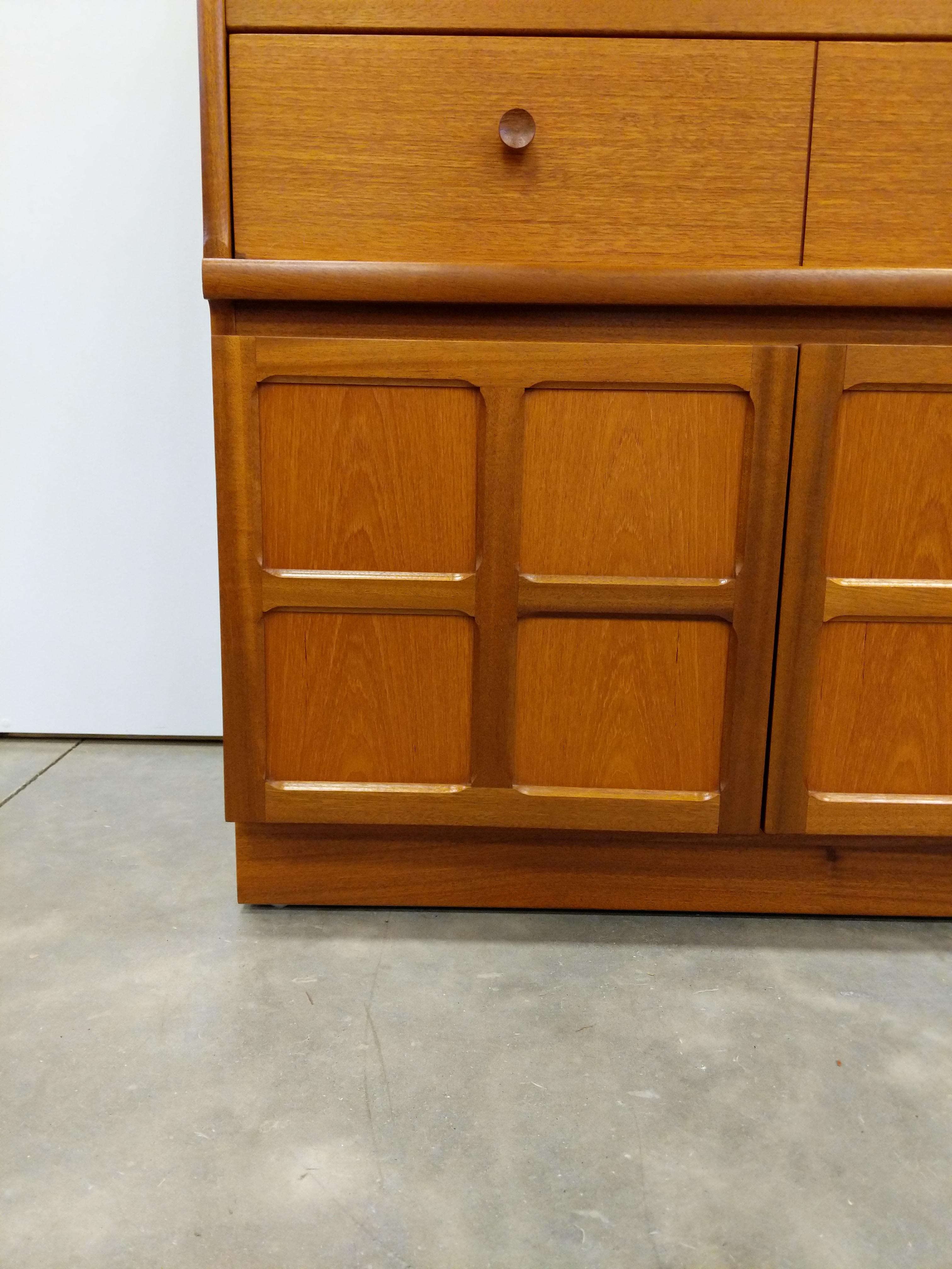 Scrivania in teak vintage del Mid Century Modern di Nathan in vendita 1