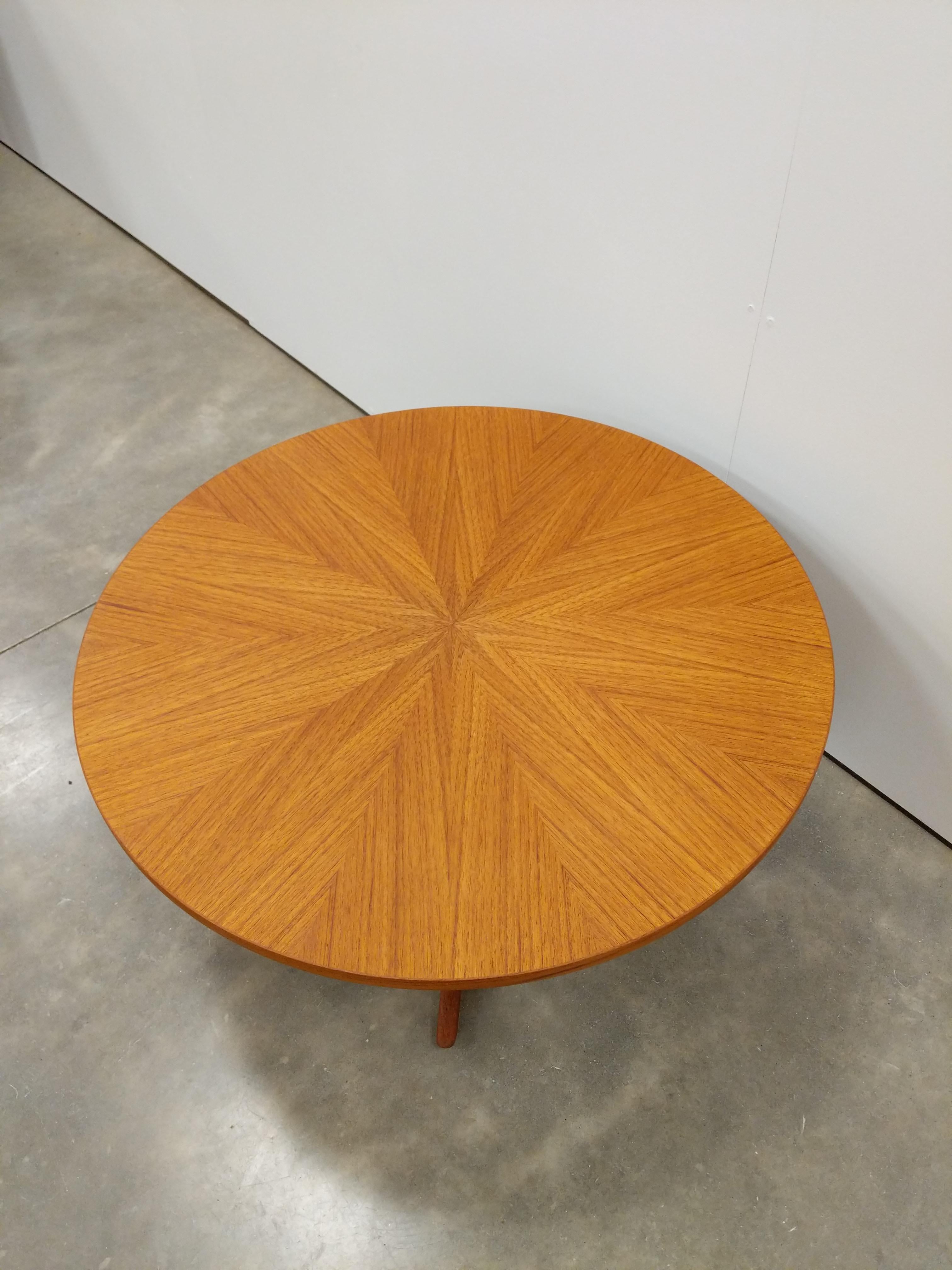 Vintage Mid Century Modern Teak Beistelltisch / Couchtisch (Moderne der Mitte des Jahrhunderts)