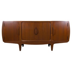 Credenza / Buffet in teak vintage della metà del secolo scorso progettato da Johannes Andersen