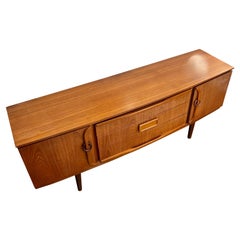 Enfilade en teck moderne du milieu du siècle dernier par Beautility