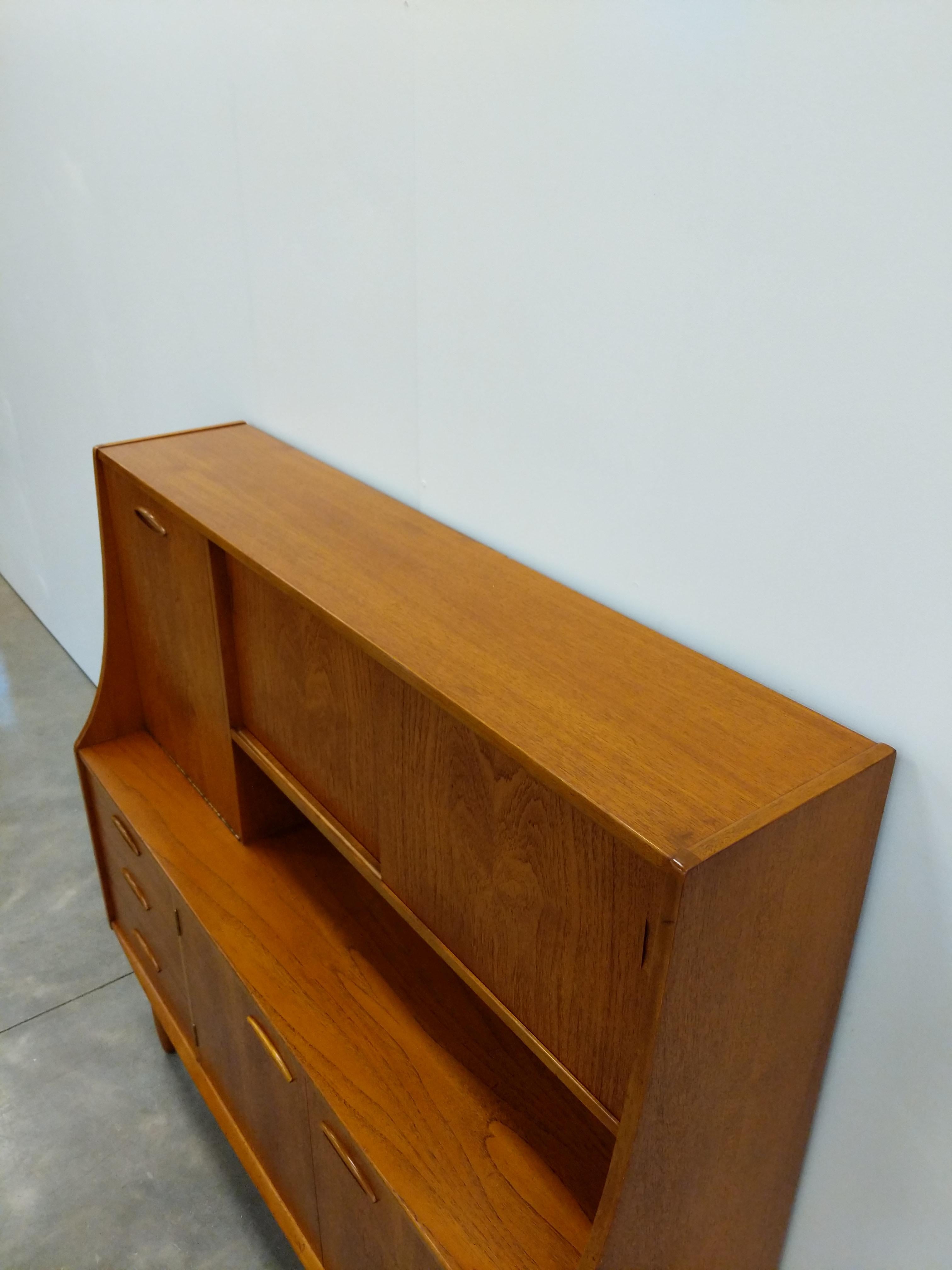 Vintage Mid Century Modern Teak Sideboard by Jentique In Good Condition For Sale In Gardiner, NY