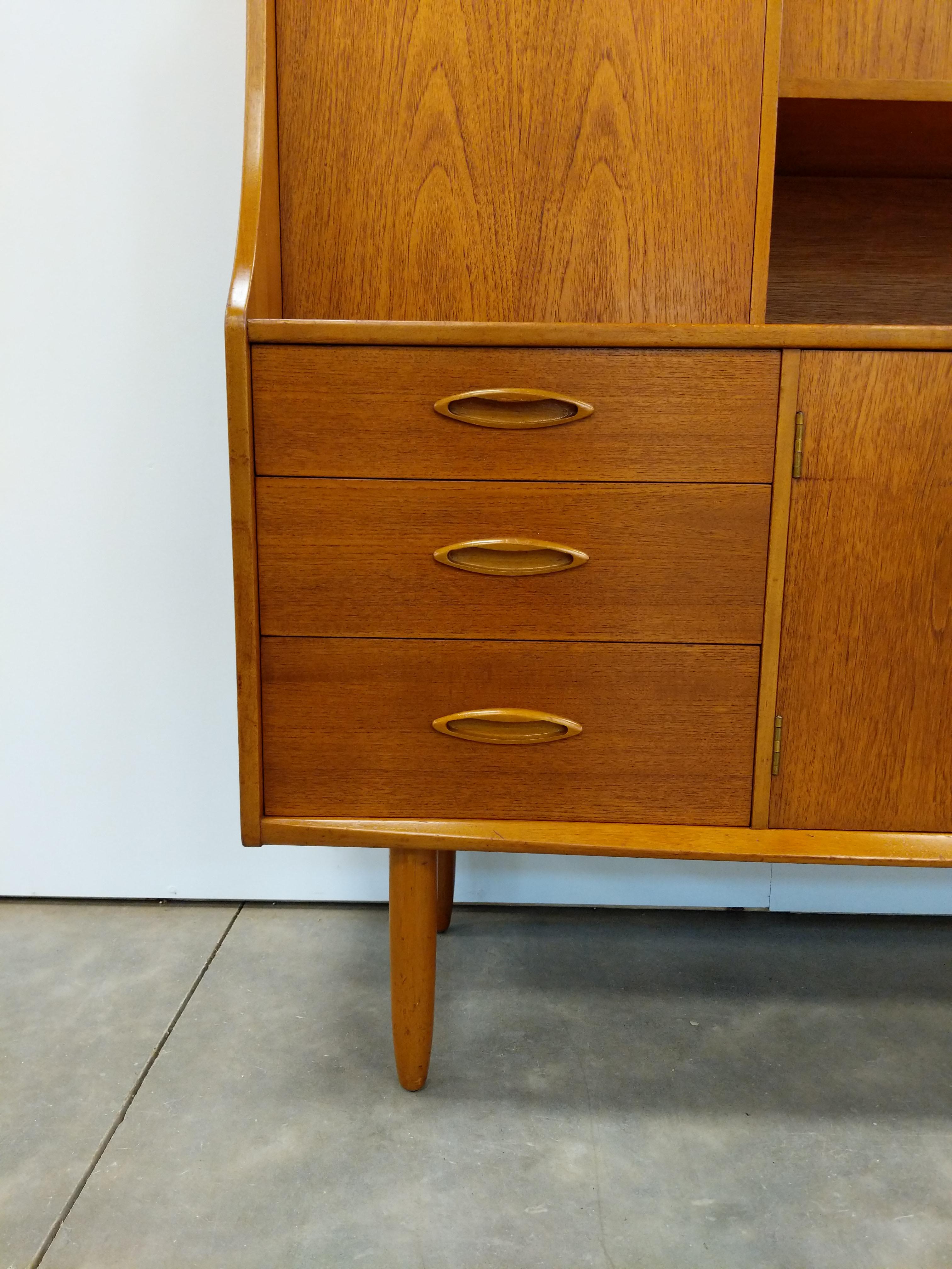 20th Century Vintage Mid Century Modern Teak Sideboard by Jentique For Sale