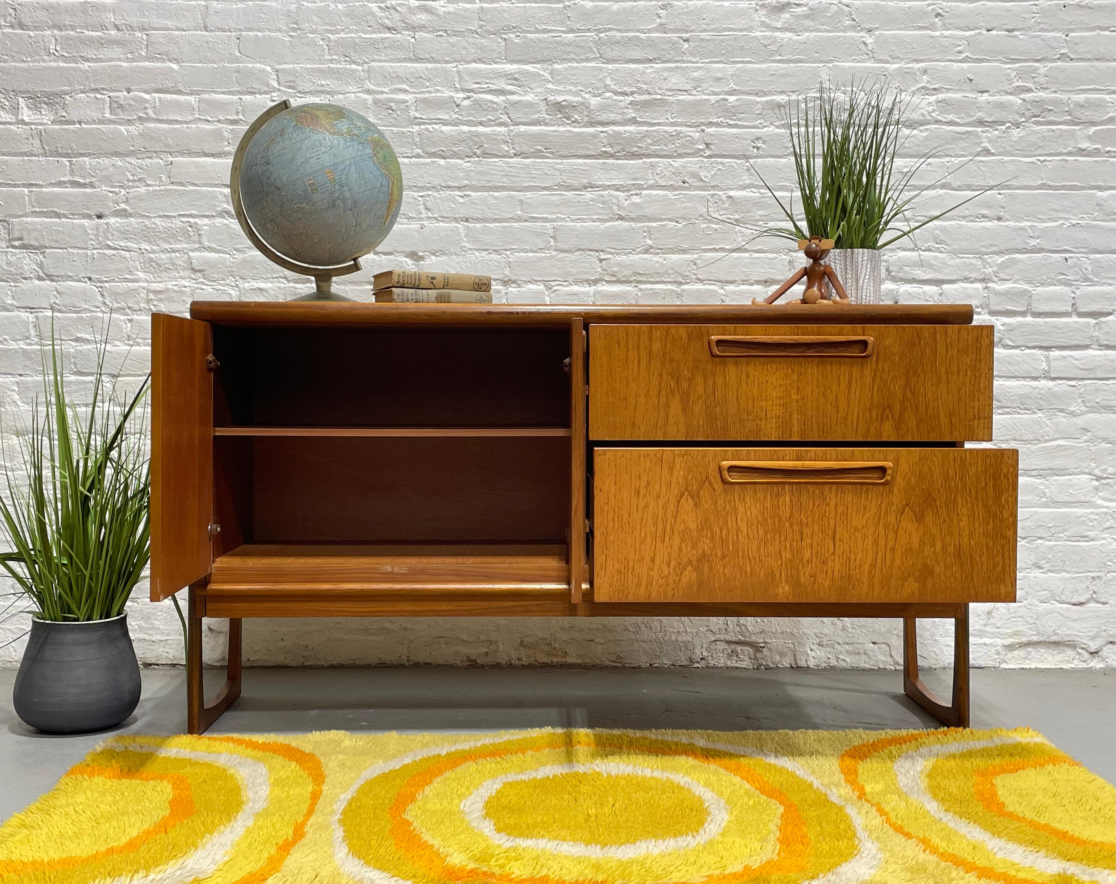 Mid-Century Modern Vintage Mid Century Modern Teak Square Leg CREDENZA / Sideboard, c. 1960's For Sale