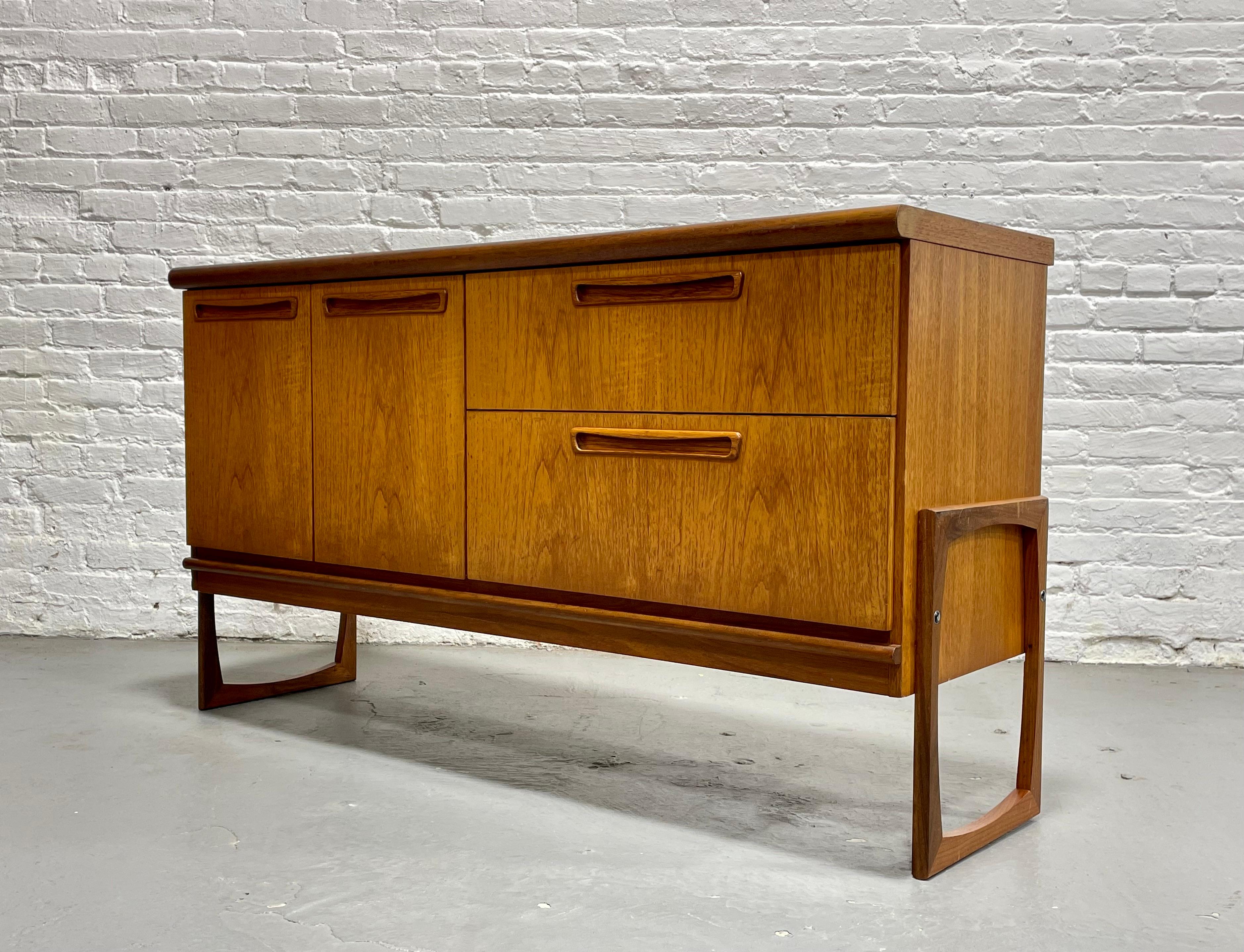 Mid-20th Century Vintage Mid Century Modern Teak Square Leg CREDENZA / Sideboard, c. 1960's For Sale