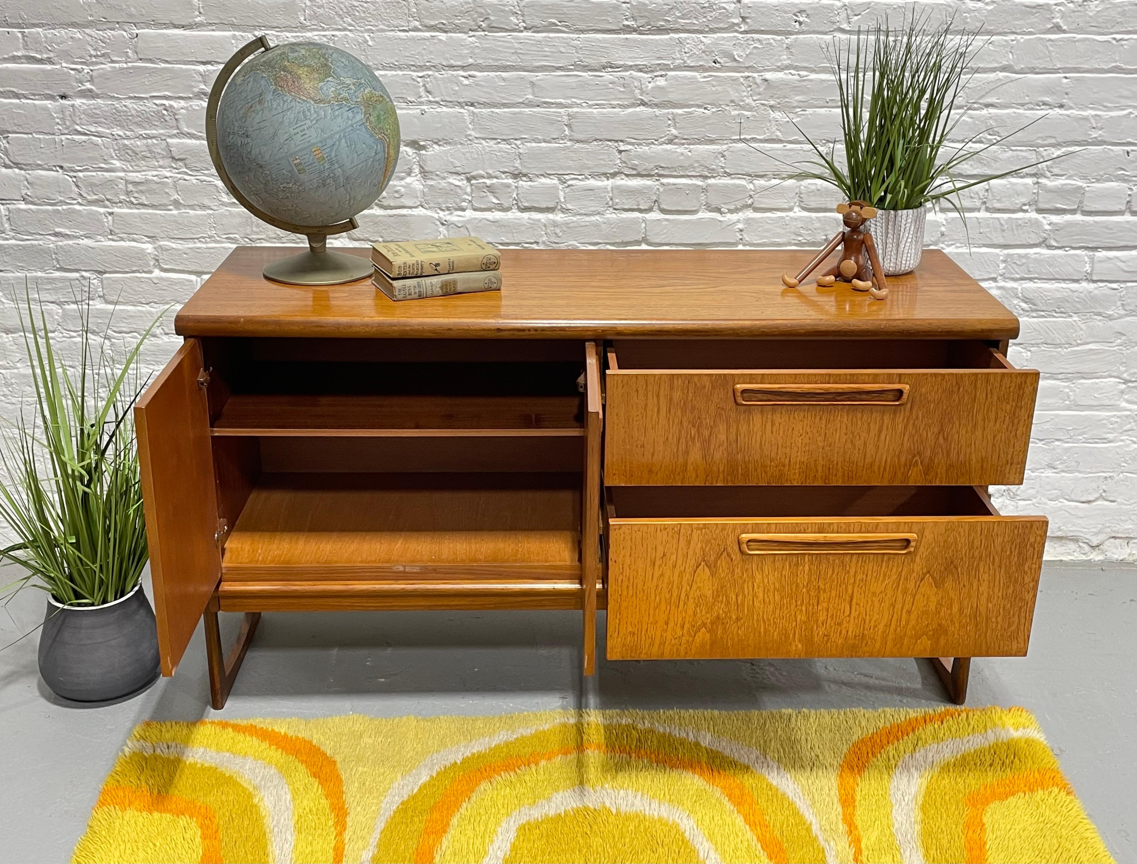 Vintage Mid Century Modern Teak Square Leg CREDENZA / Sideboard, c. 1960's For Sale 4