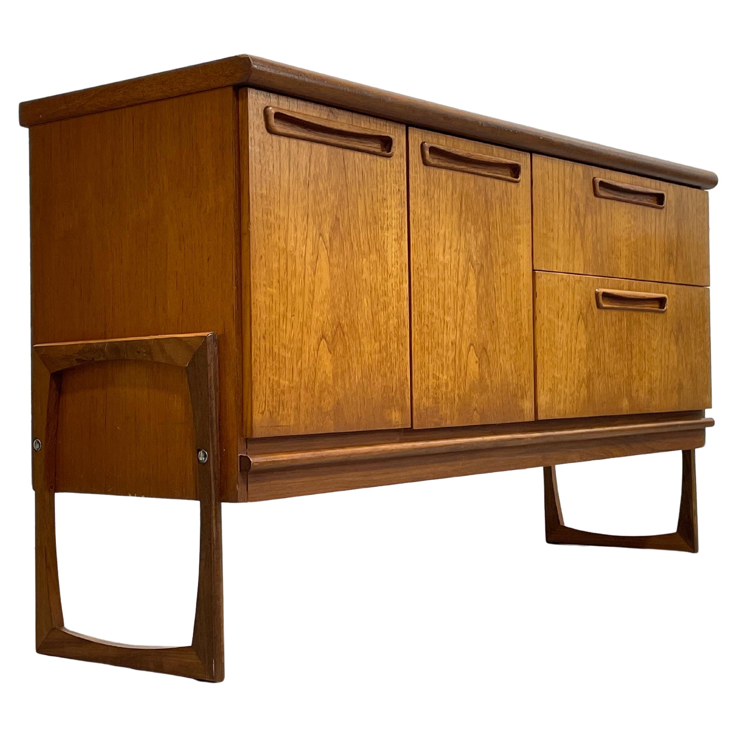 Vintage Mid Century Modern Teca Pata Cuadrada CREDENZA / Aparador, c. 1960's