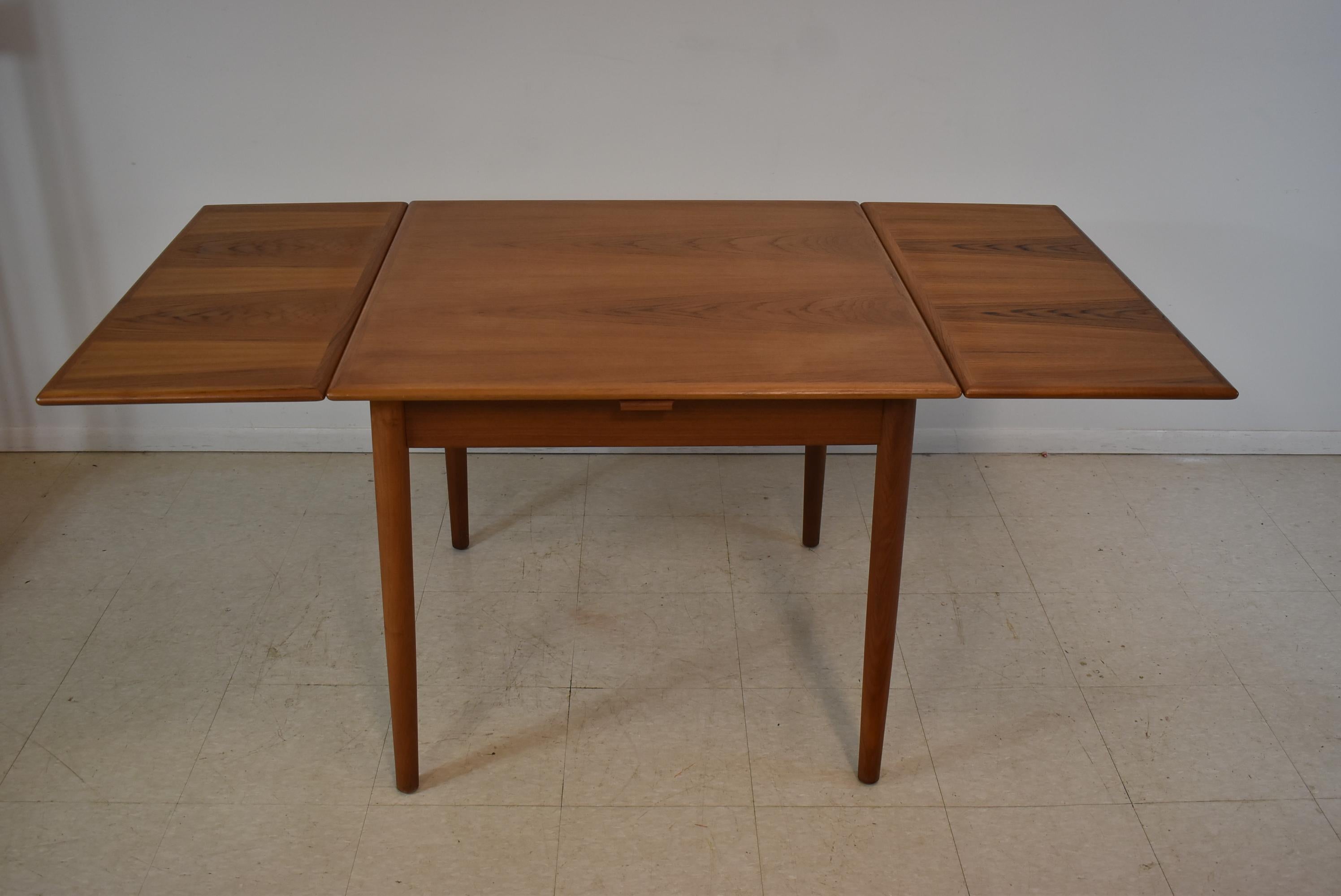 Mid-Century Modern teak table and four chairs by Frem Rojle Denmark. Table has two 15