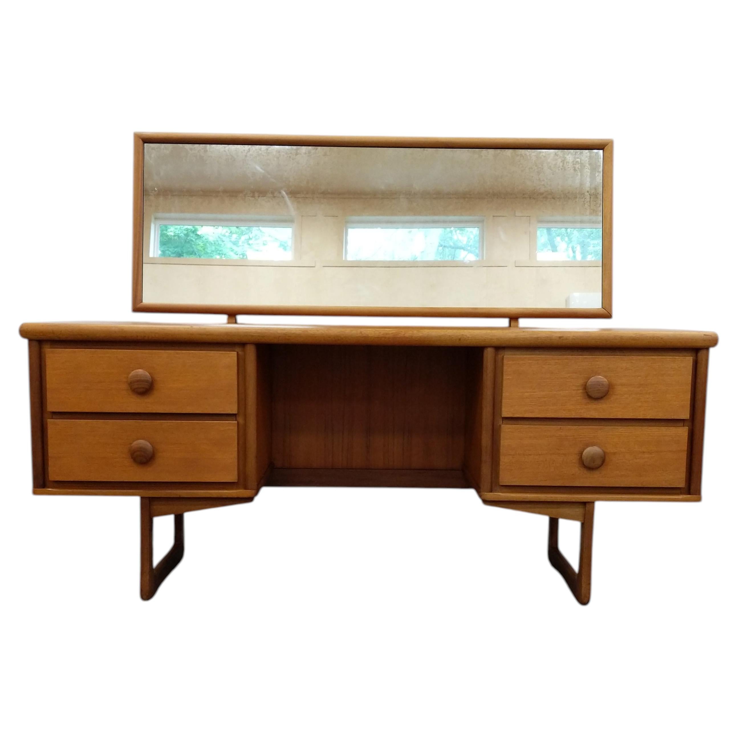 Vintage-Schminktisch aus Teakholz im Mid-Century-Modern-Stil