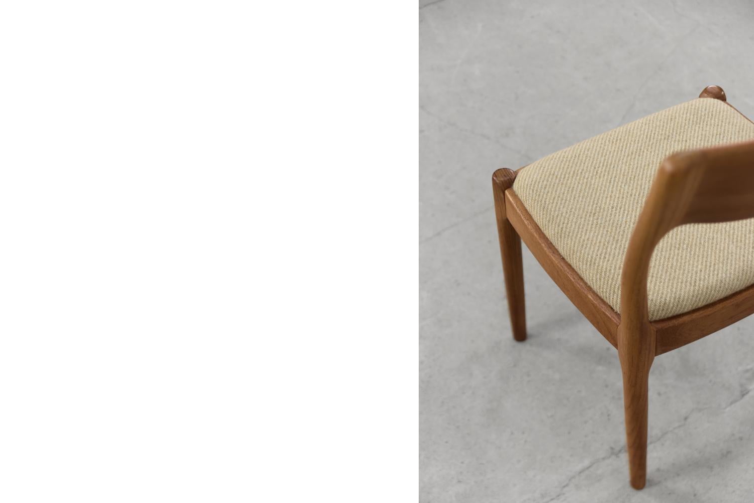 Silla de comedor vintage de madera de teca y tela, moderna de mediados de siglo, de Juul Kristensen en venta 3