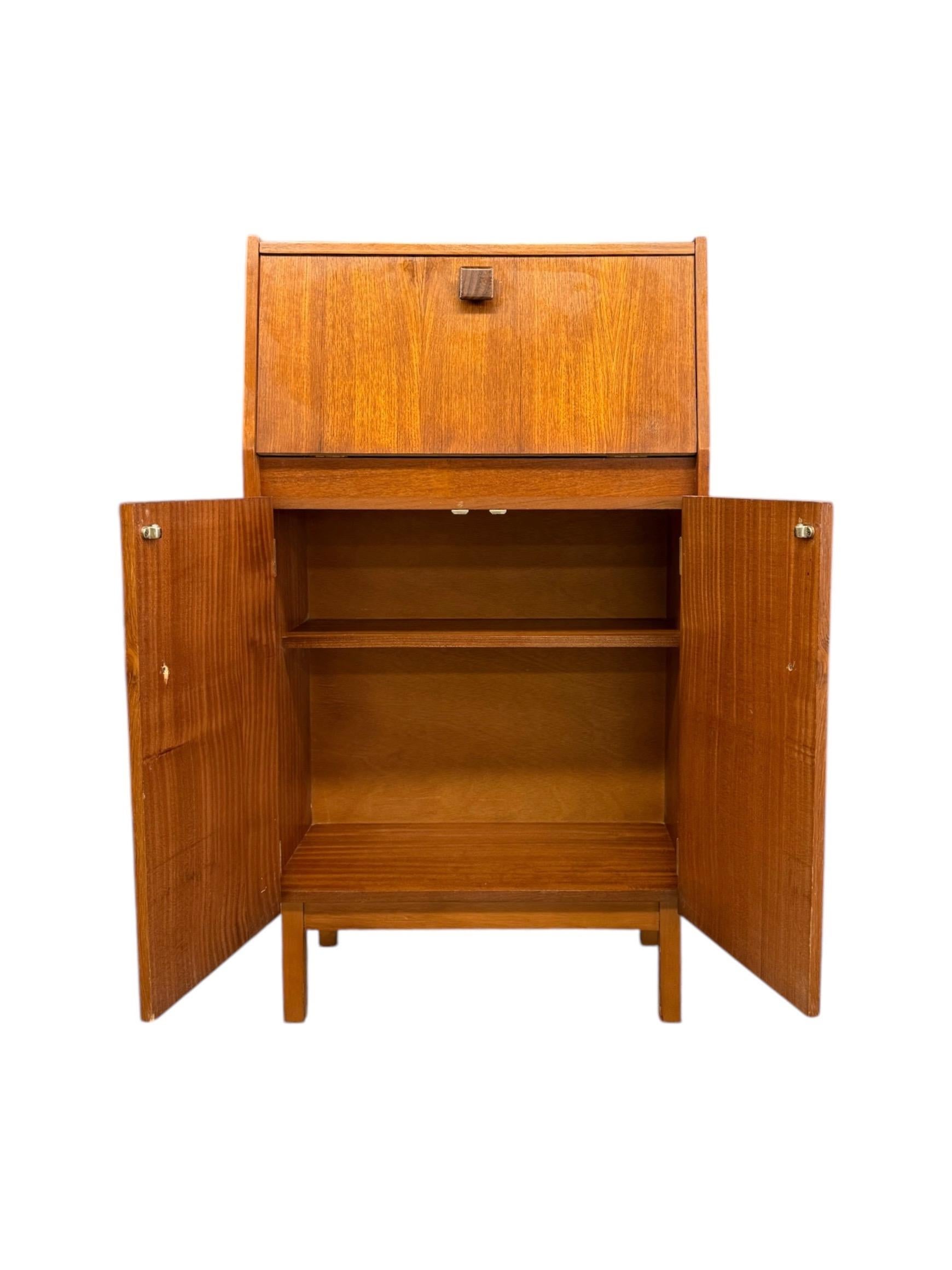 Vintage Mid Century Modern Teak Wood Petite Flip Top Cocktail Table Bar Cabinet For Sale 6