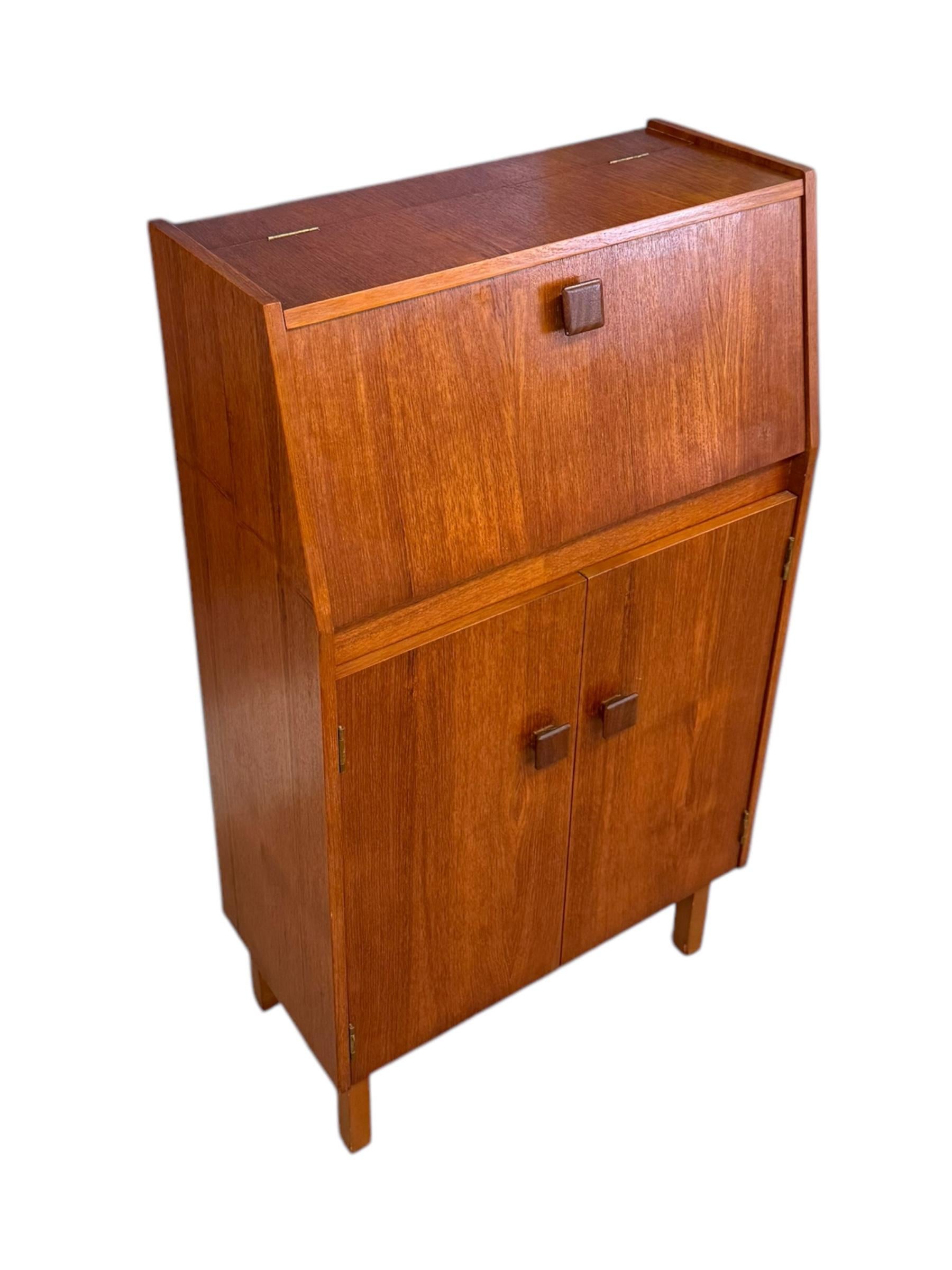 Mid-20th Century Vintage Mid Century Modern Teak Wood Petite Flip Top Cocktail Table Bar Cabinet For Sale