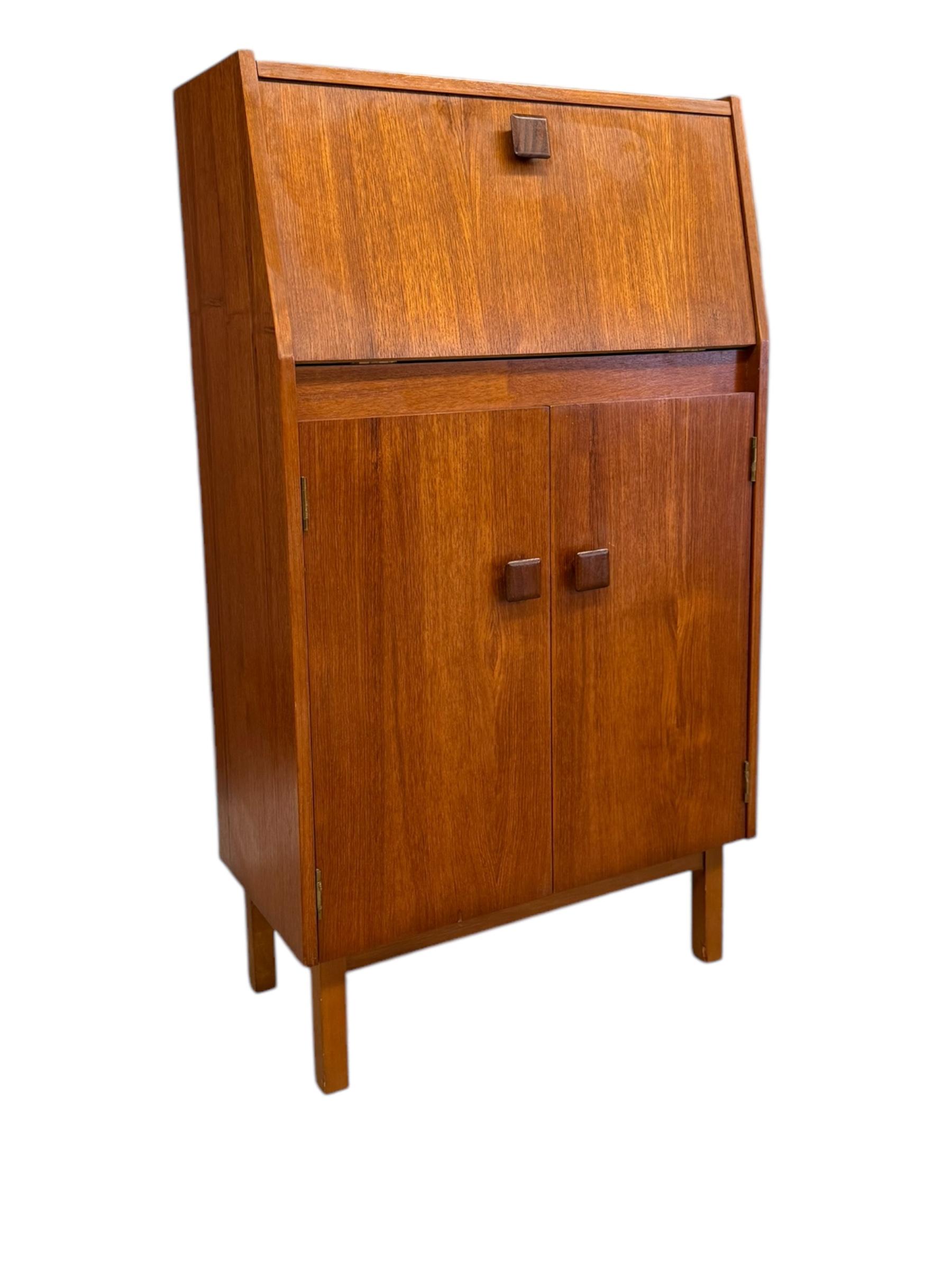 Vintage Mid Century Modern Teak Wood Petite Flip Top Cocktail Table Bar Cabinet For Sale 1