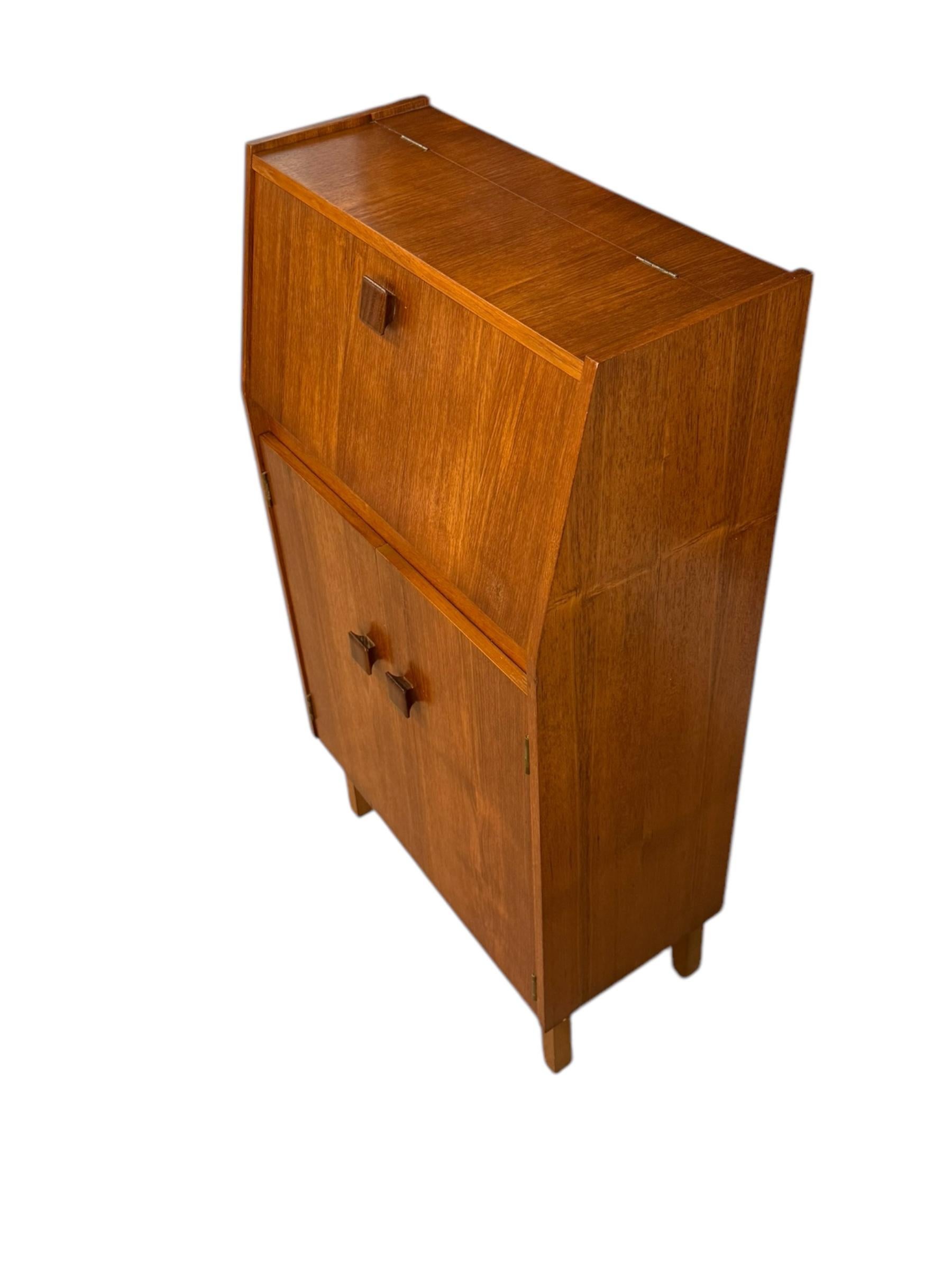 Vintage Mid Century Modern Teak Wood Petite Flip Top Cocktail Table Bar Cabinet For Sale 2