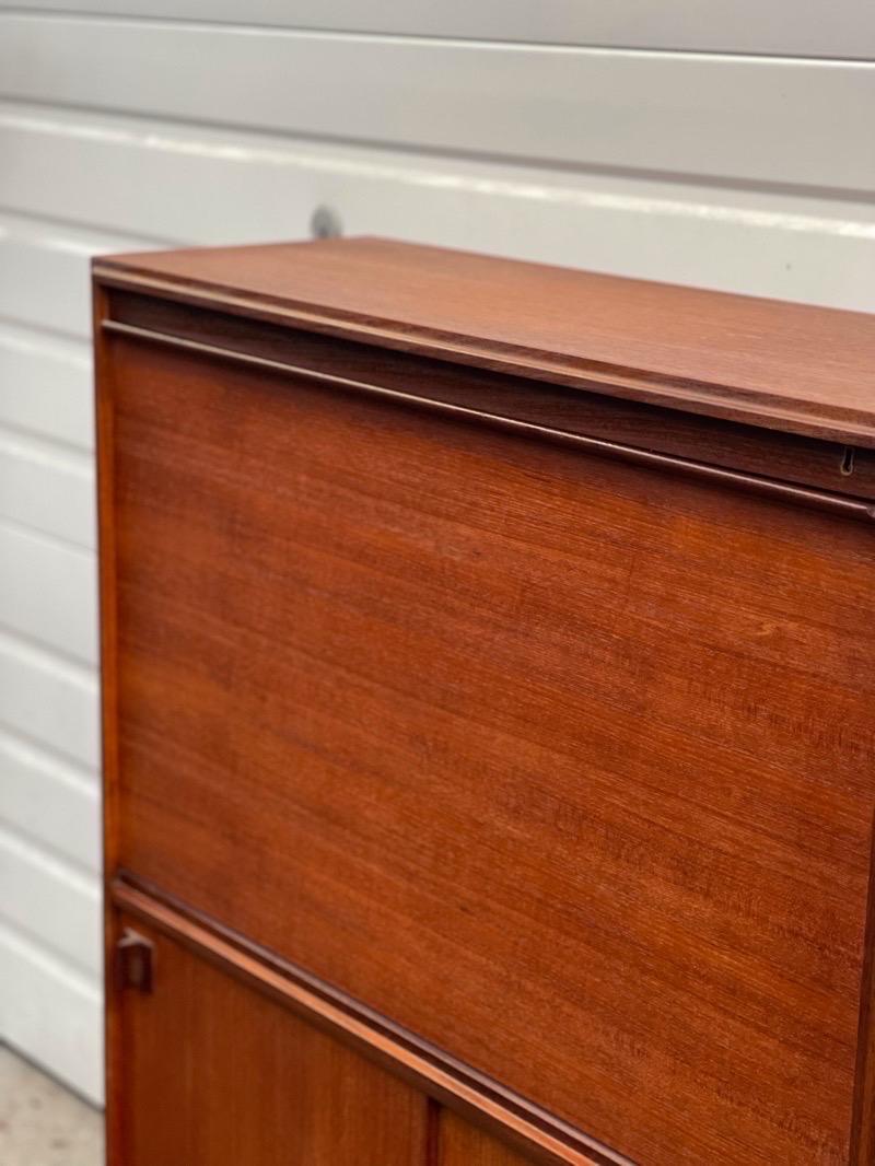 Vintage Mid-Century Modern Teak Wood Bar Cabinet, UK Import In Good Condition For Sale In Seattle, WA