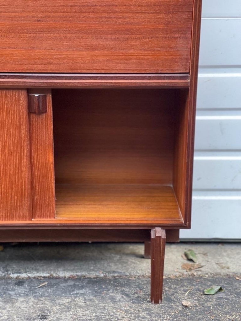 Vintage MidCentury Modern Teak Wood Bar UK Import For Sale at