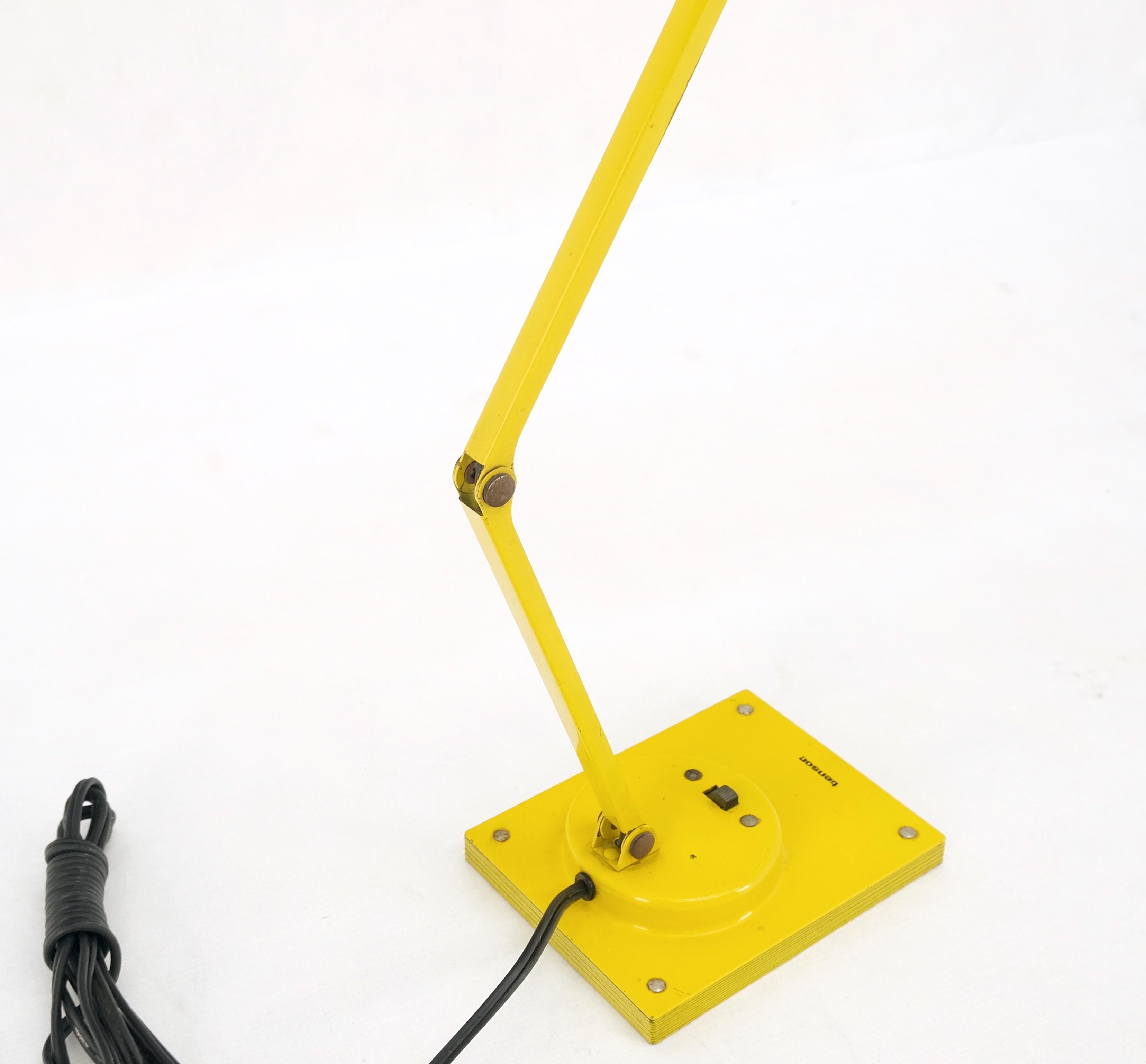 Américain Vintage Mid Century Modern Tensor Bright Yellow Enamel Adjustable Desk Lamp (lampe de bureau ajustable)  en vente
