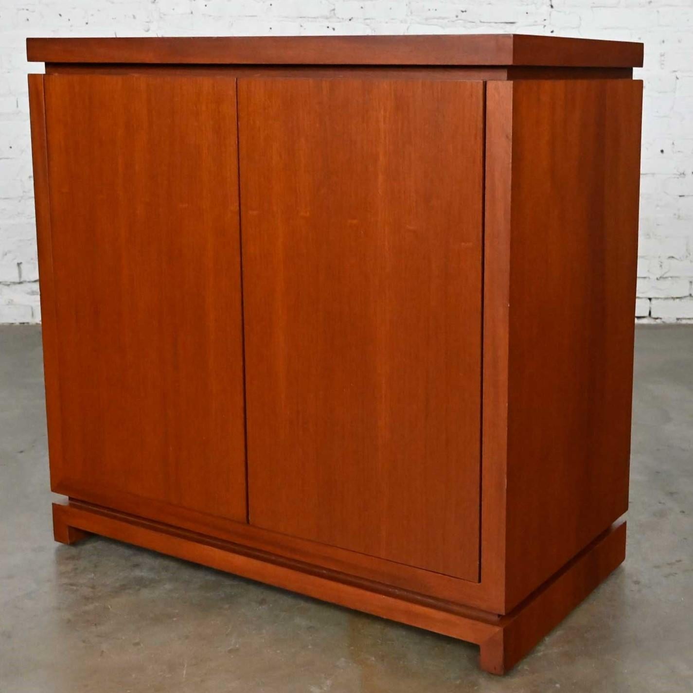 Vintage Mid-Century Modern to Modern Narrow Walnut Console Cabinet 4