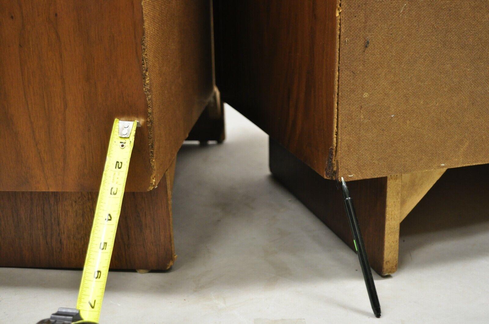 Vintage Mid-Century Modern Tobago Sculpted Walnut Nightstands, a Pair For Sale 5