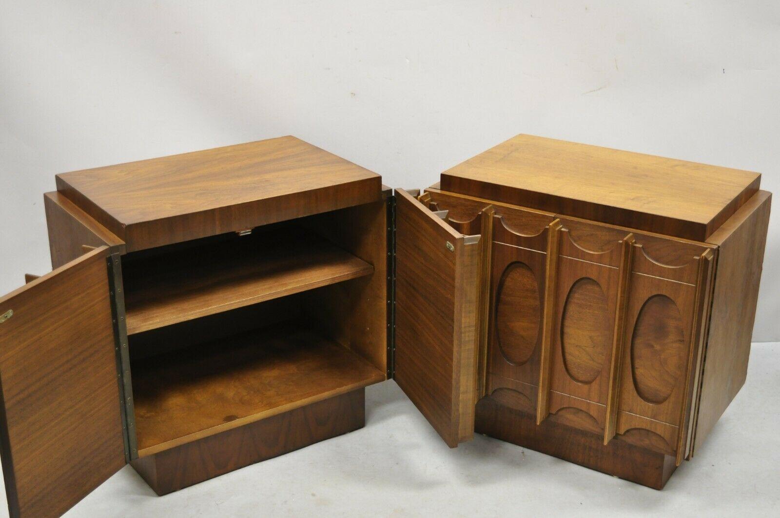 Vintage Mid-Century Modern Tobago Sculpted Walnut Nightstands, a Pair For Sale 1
