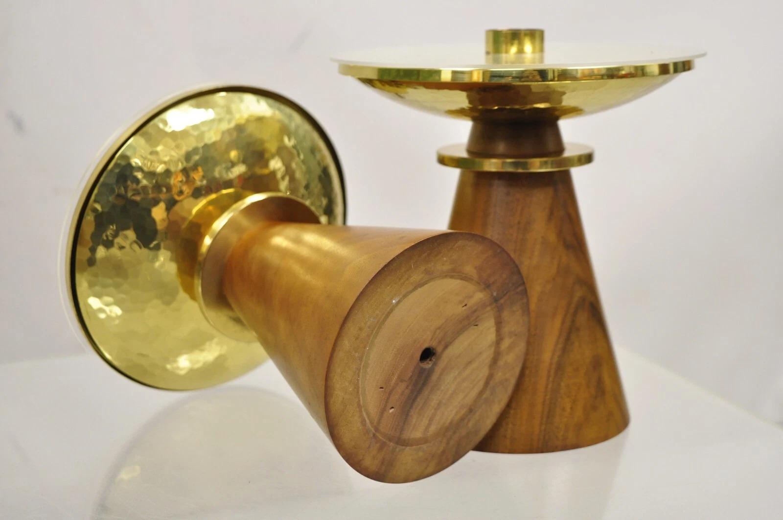 Candeliere d'epoca in stile Tommi Parzinger in teak e ottone - Coppia in vendita 3