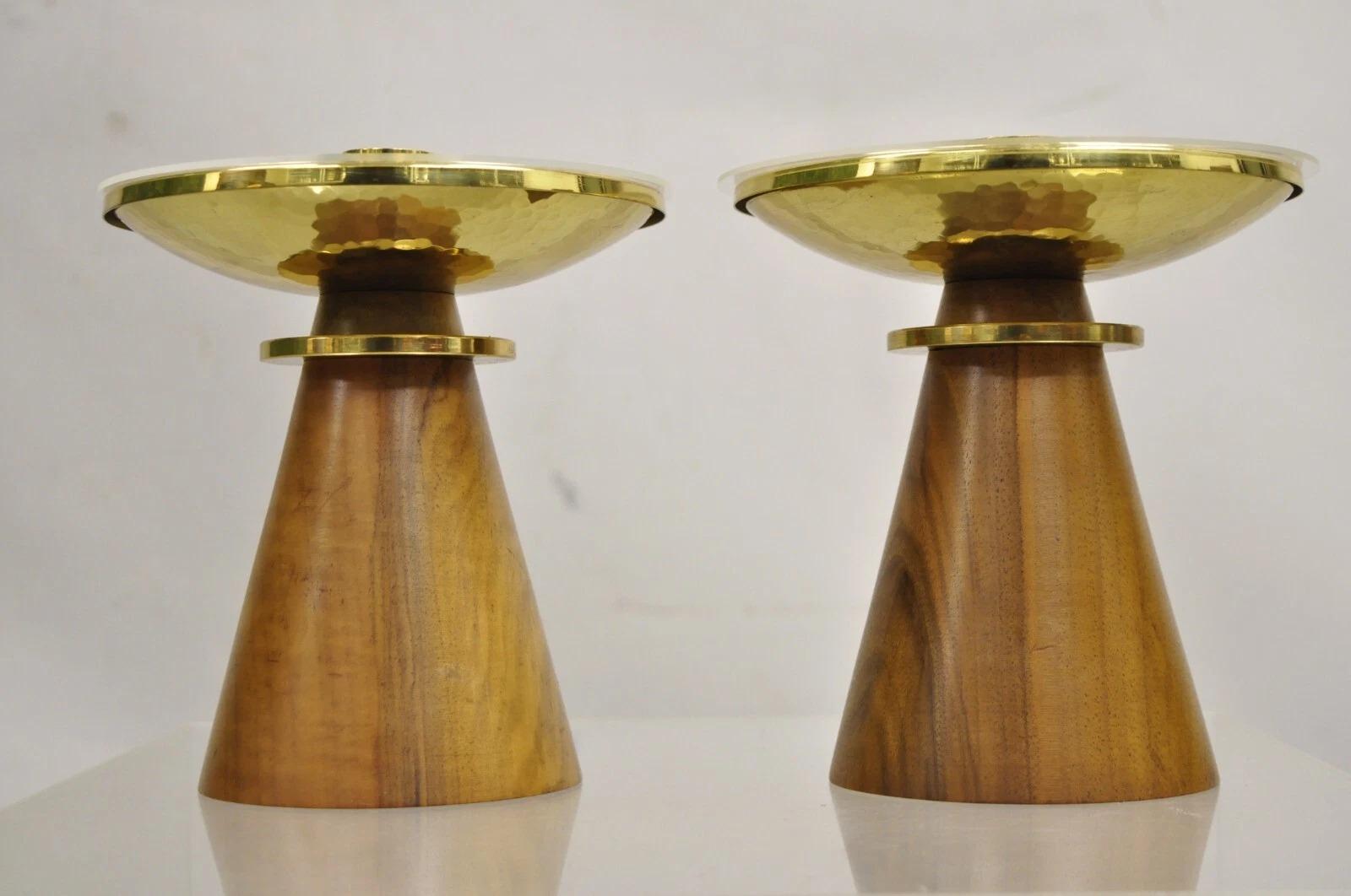 Mid-Century moderno Candeliere d'epoca in stile Tommi Parzinger in teak e ottone - Coppia in vendita