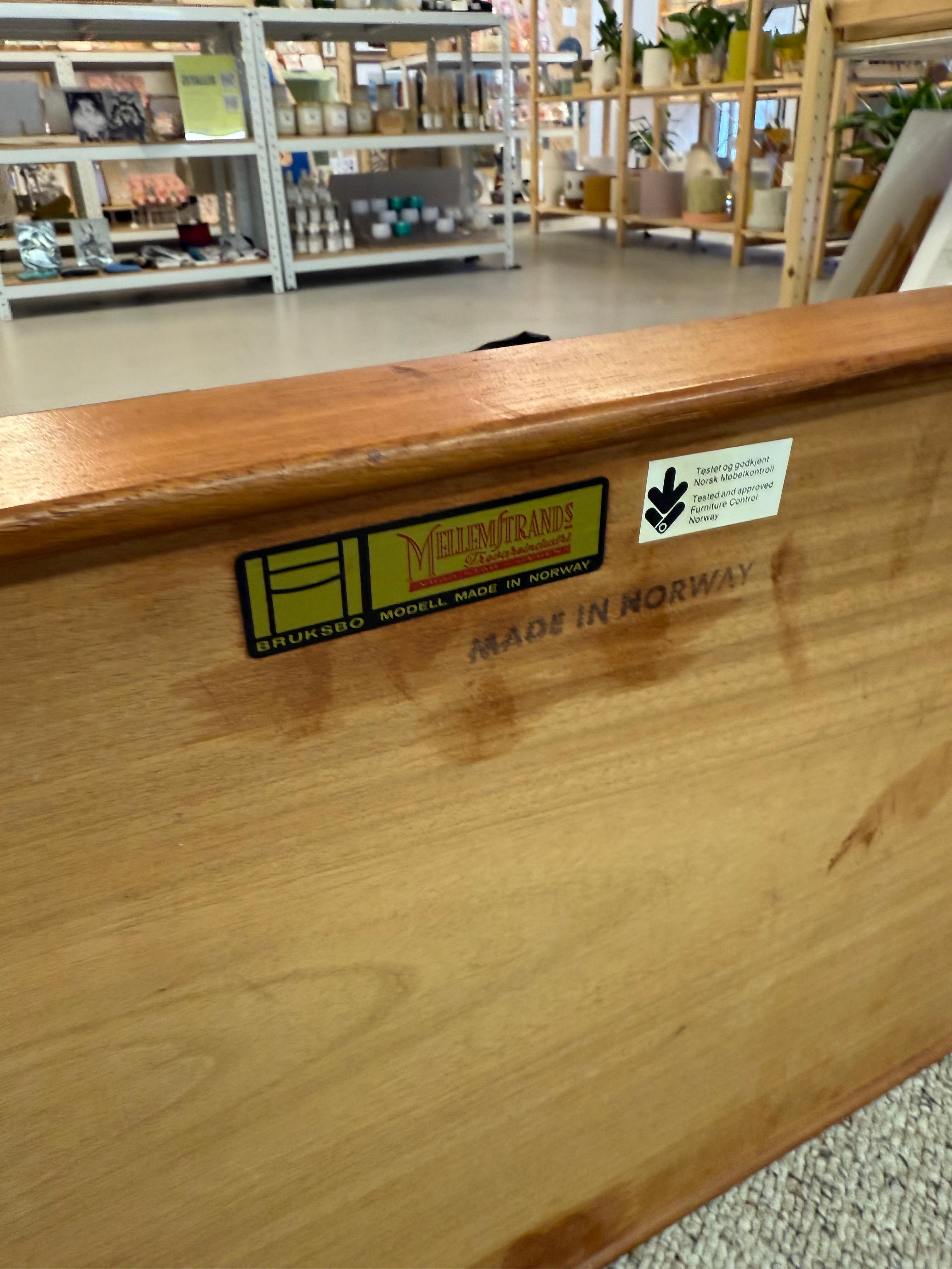 Banc ou table basse Torbjorn Afdal Krobo moderne du milieu du siècle dernier par Bruksbo en vente 5