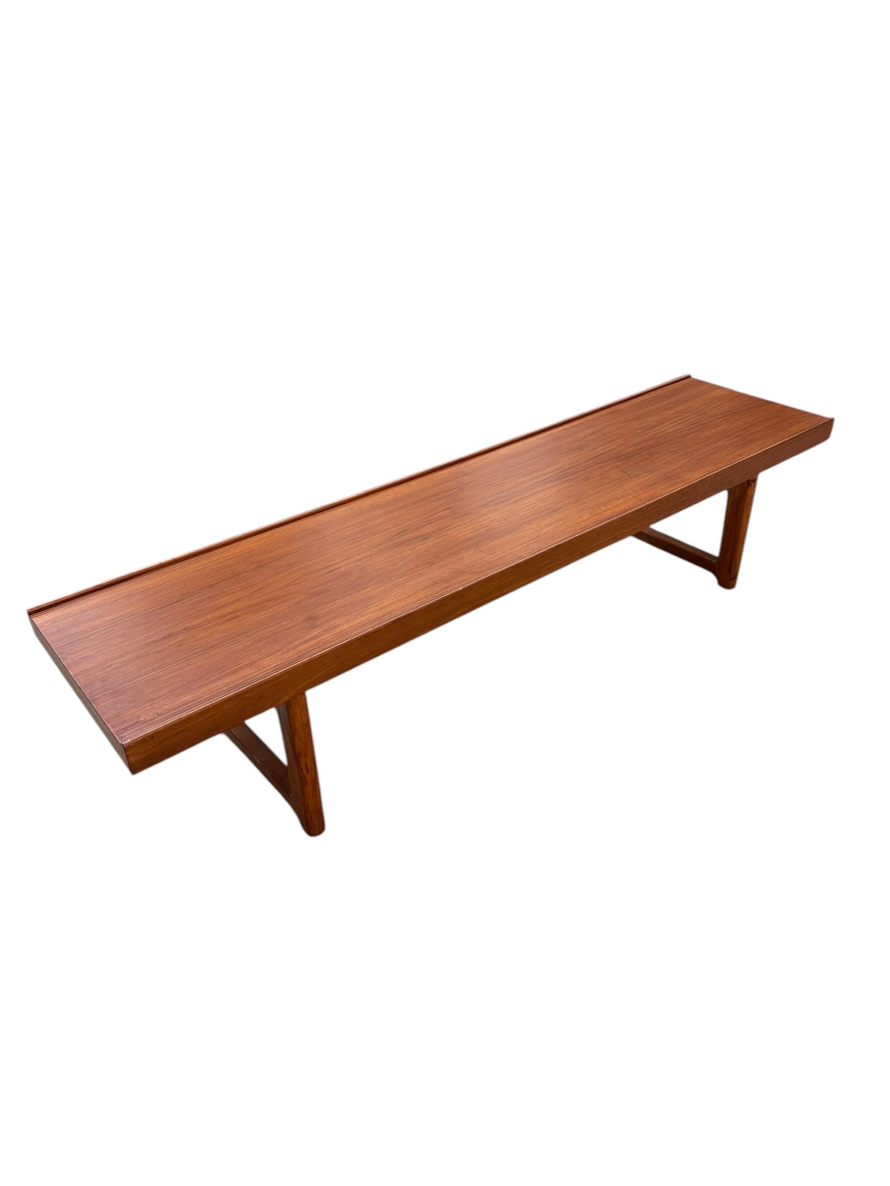 Mid-Century Modern Banc ou table basse Torbjorn Afdal Krobo moderne du milieu du siècle dernier par Bruksbo en vente