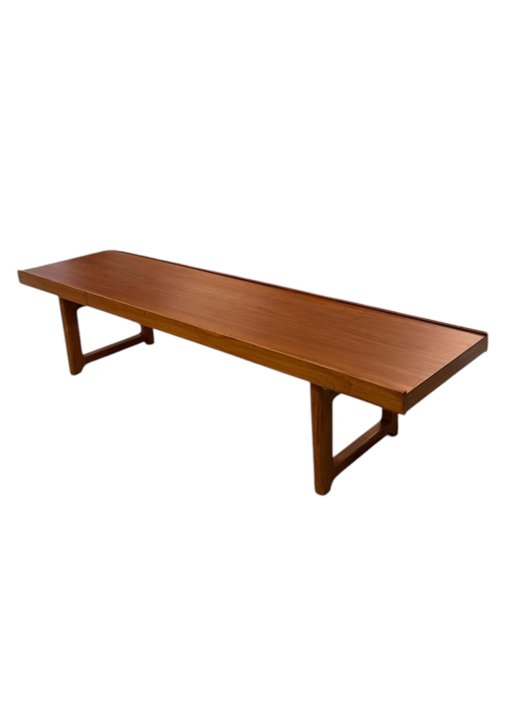 Teck Banc ou table basse Torbjorn Afdal Krobo moderne du milieu du siècle dernier par Bruksbo en vente