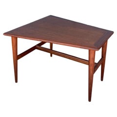 Tavolino trapezoidale vintage in stile Mid-Century Modern, realizzato a mano in legno