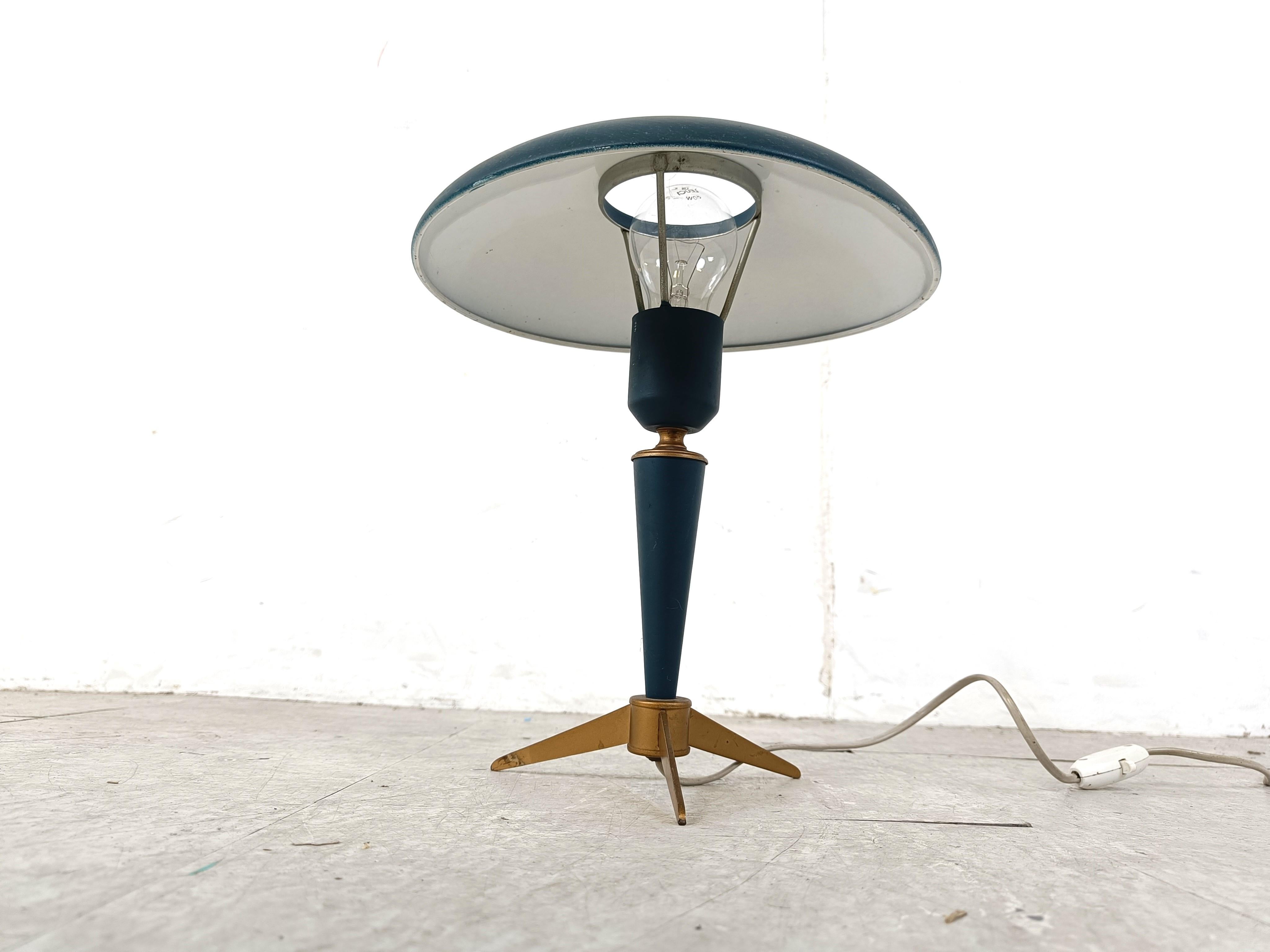 Vintage Mid-Century Modern Tripod Table Lamp by Louis Kalff for Philips In Good Condition In Leuven, Vlaams Gewest