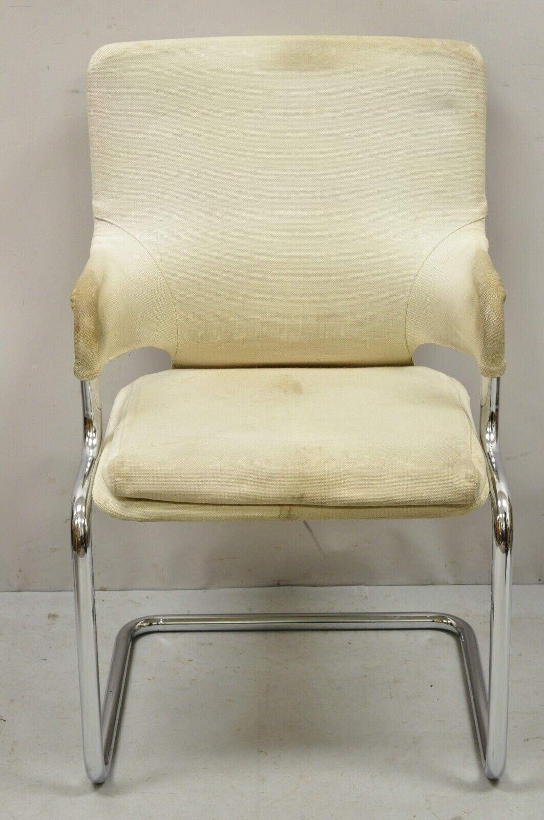 Mid-Century Modern tubular chrome arm chair with burlap seat. Item features tubular chrome frame, burlap seat, very nice vintage item, great style and form. Circa 1970. Measurements: 34.5