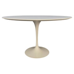 Table de salle à manger tulipe vintage de style mi-siècle moderne par Eero Saarinen pour Knoll