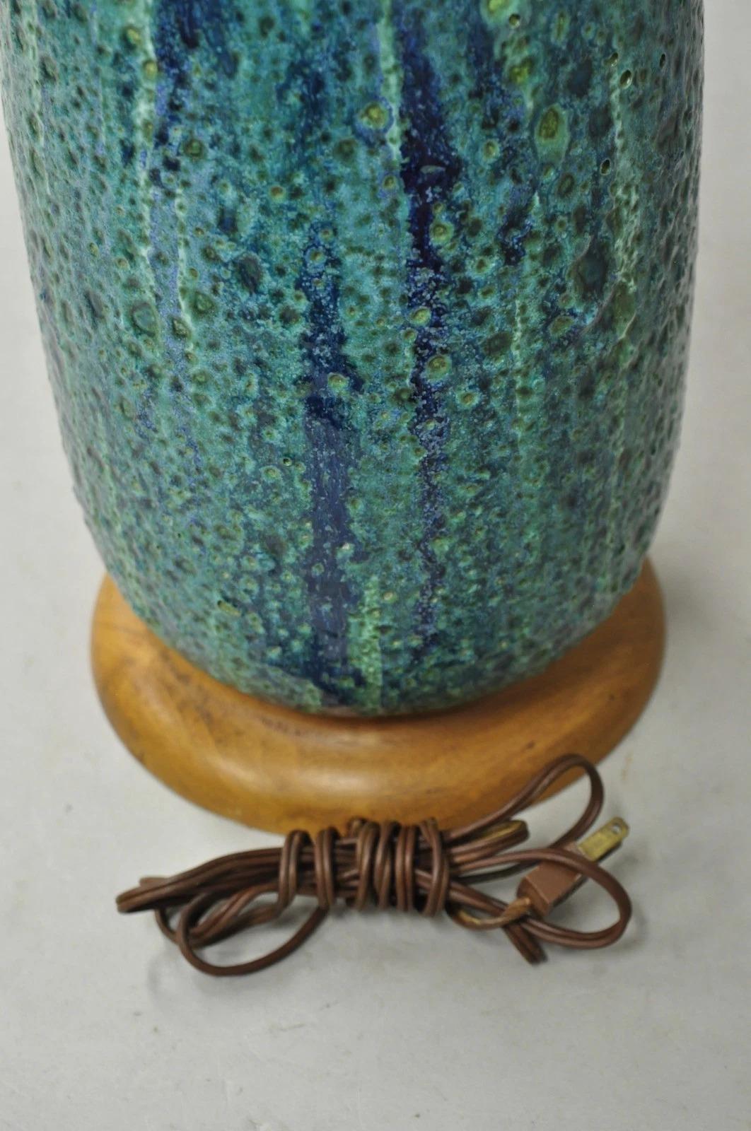 Vintage Mid Century Modern Turquoise Blue Ceramic Drip Glazed Pottery Table Lamp For Sale 4