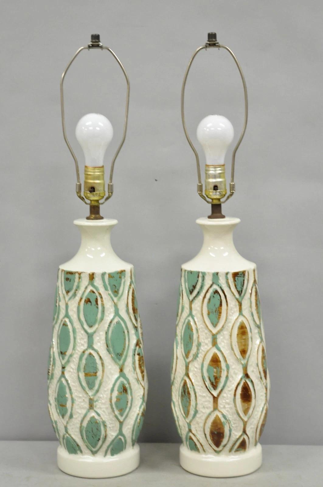Paire de lampes de table Vintage Mid Century Modern en céramique bleu turquoise et blanc en vente 4