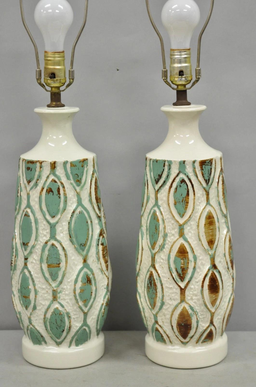 Mid-Century Modern Paire de lampes de table Vintage Mid Century Modern en céramique bleu turquoise et blanc en vente