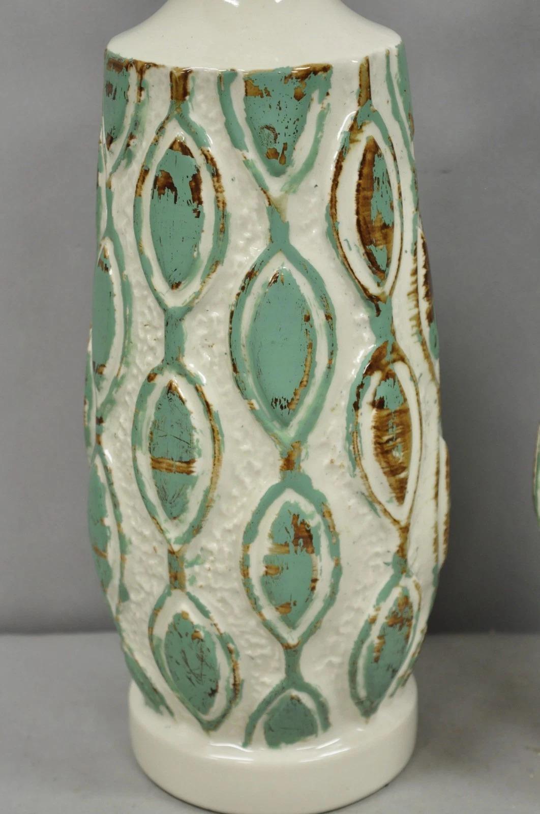 Inconnu Paire de lampes de table Vintage Mid Century Modern en céramique bleu turquoise et blanc en vente