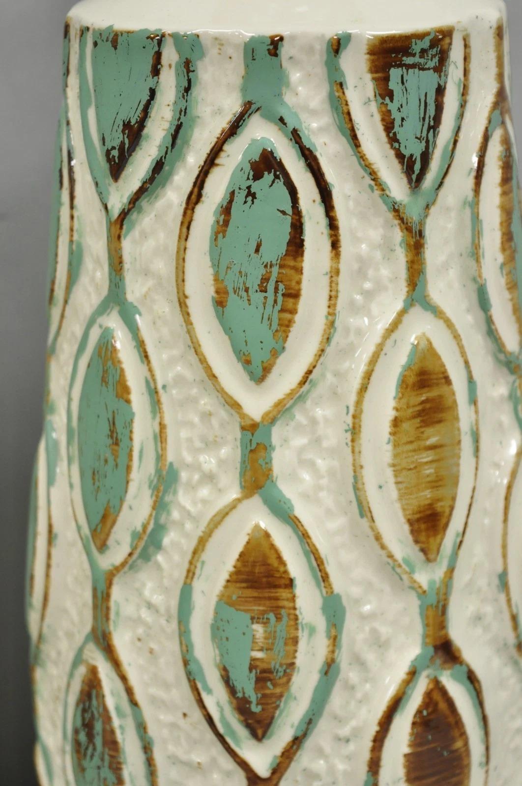 Paire de lampes de table Vintage Mid Century Modern en céramique bleu turquoise et blanc Bon état - En vente à Philadelphia, PA