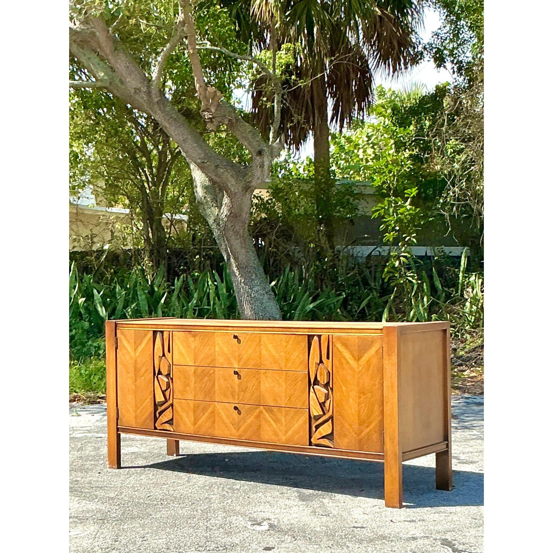 Credenza Tiki Vintage de mediados de siglo United Furniture para Modernage en venta 4