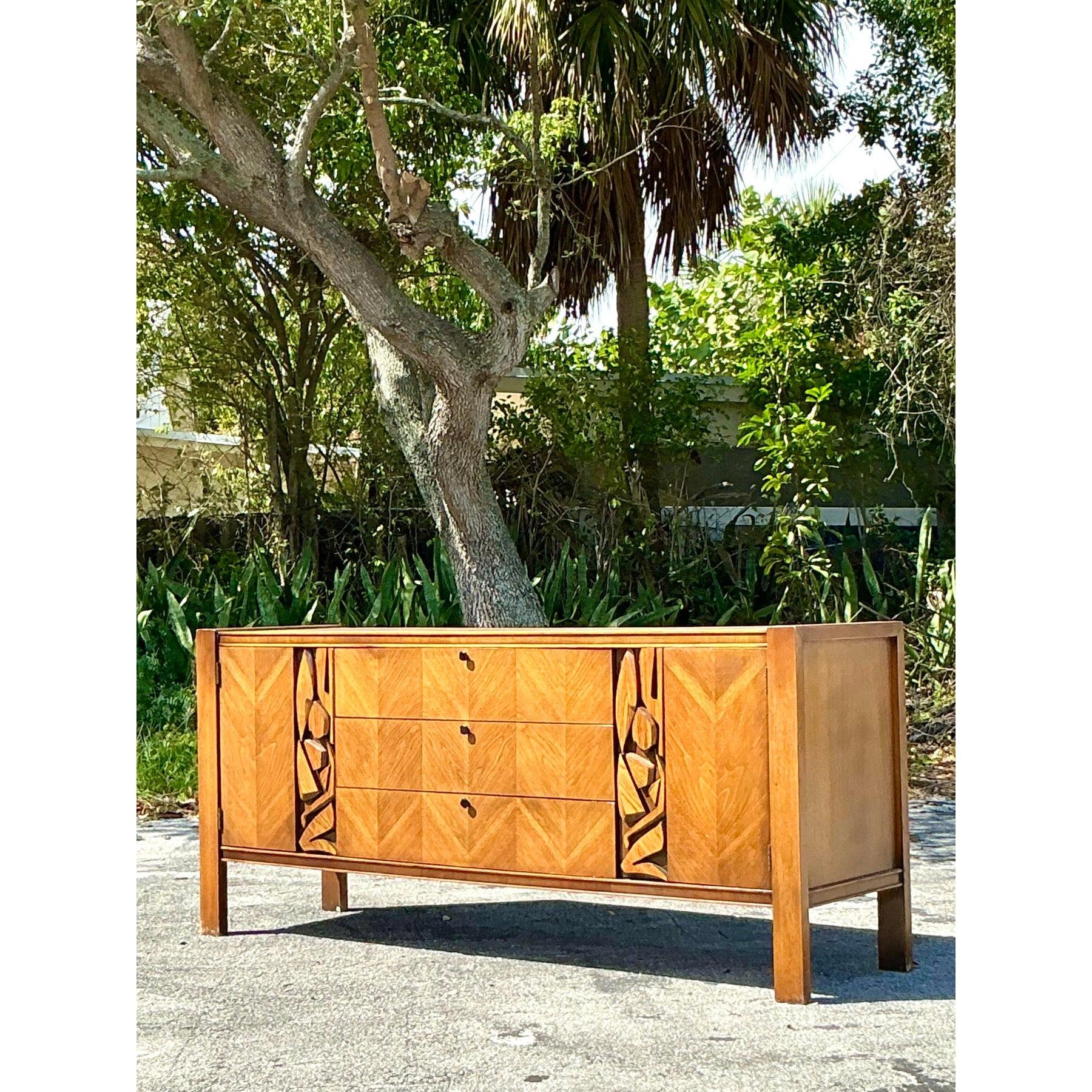 Credenza Tiki Vintage de mediados de siglo United Furniture para Modernage en venta 5