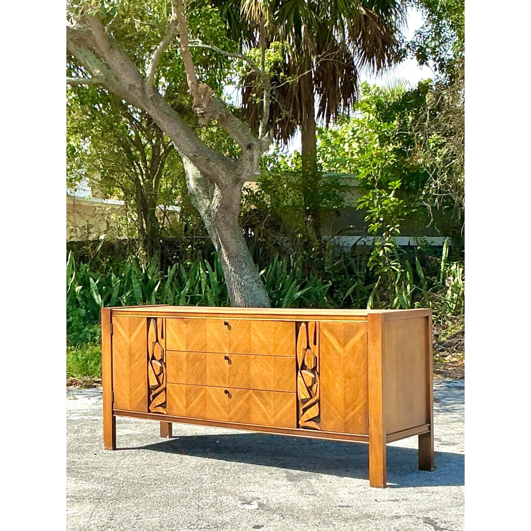 Credenza Tiki Vintage de mediados de siglo United Furniture para Modernage Tribal en venta