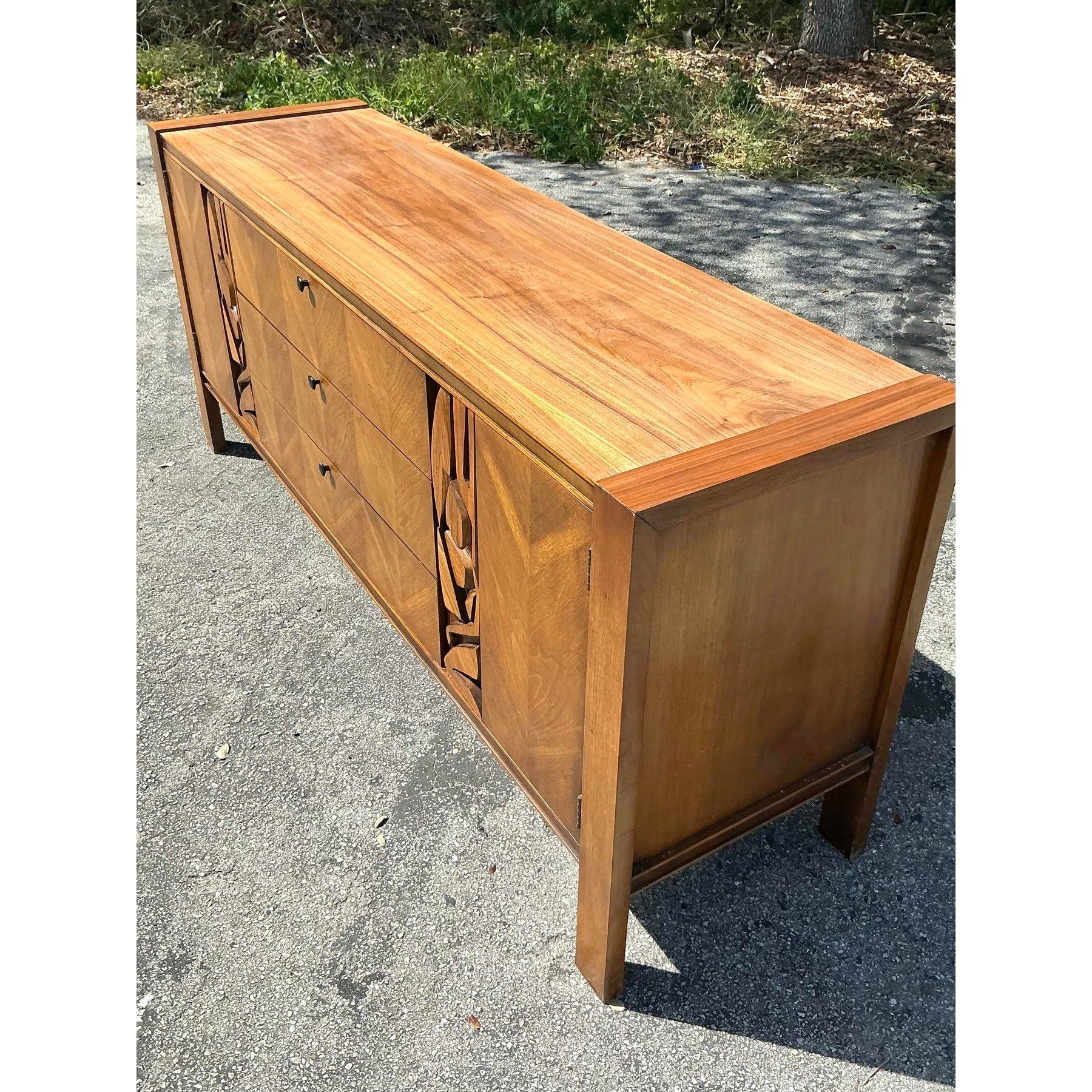 Credenza Tiki Vintage de mediados de siglo United Furniture para Modernage en Bueno estado para la venta en west palm beach, FL