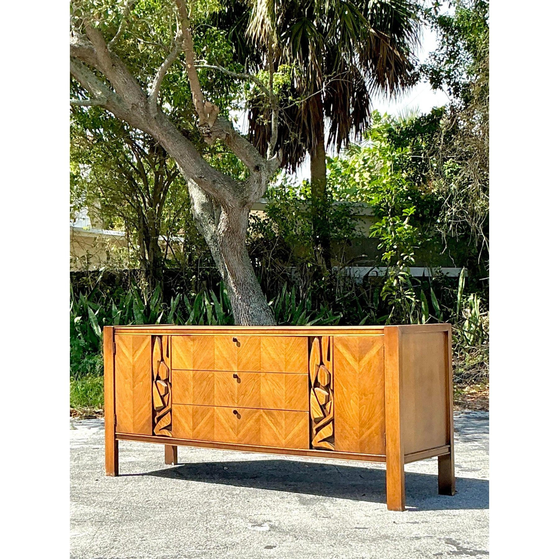 Credenza Tiki Vintage de mediados de siglo United Furniture para Modernage en venta 2