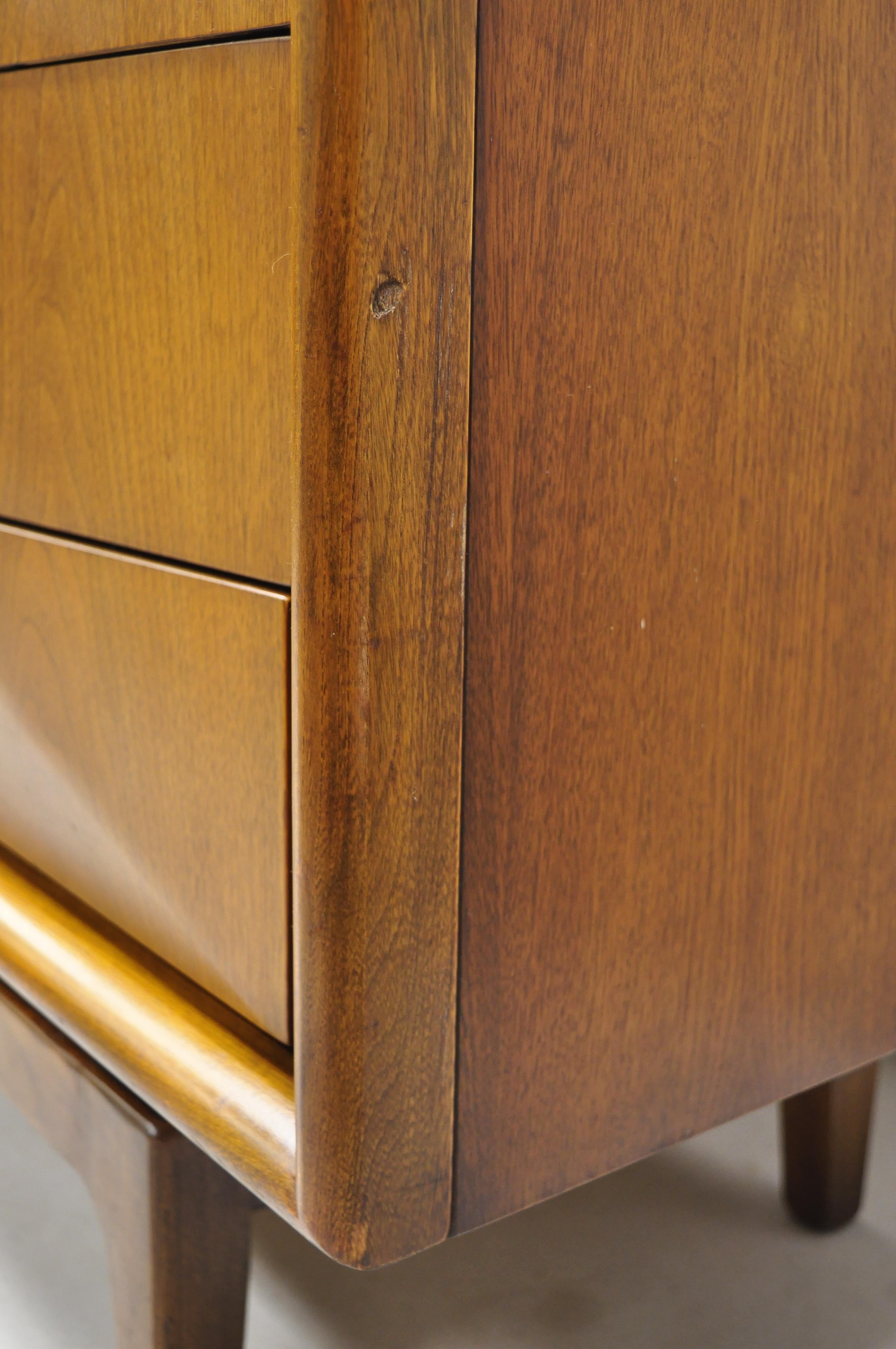 20th Century Vintage Mid-Century Modern United Walnut 3 Dimensional 9-Drawer Dresser Credenza
